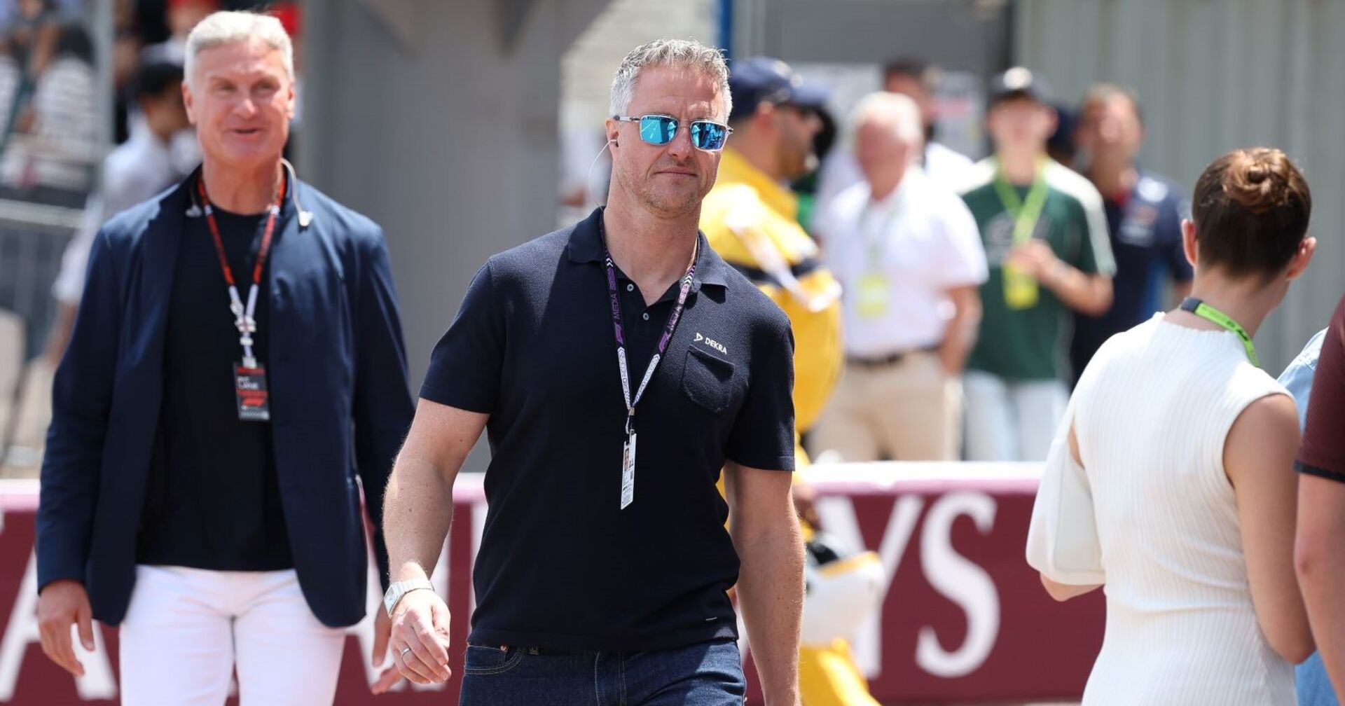 Ralf Schumacher mit Sonnenbrille bei einem Event.