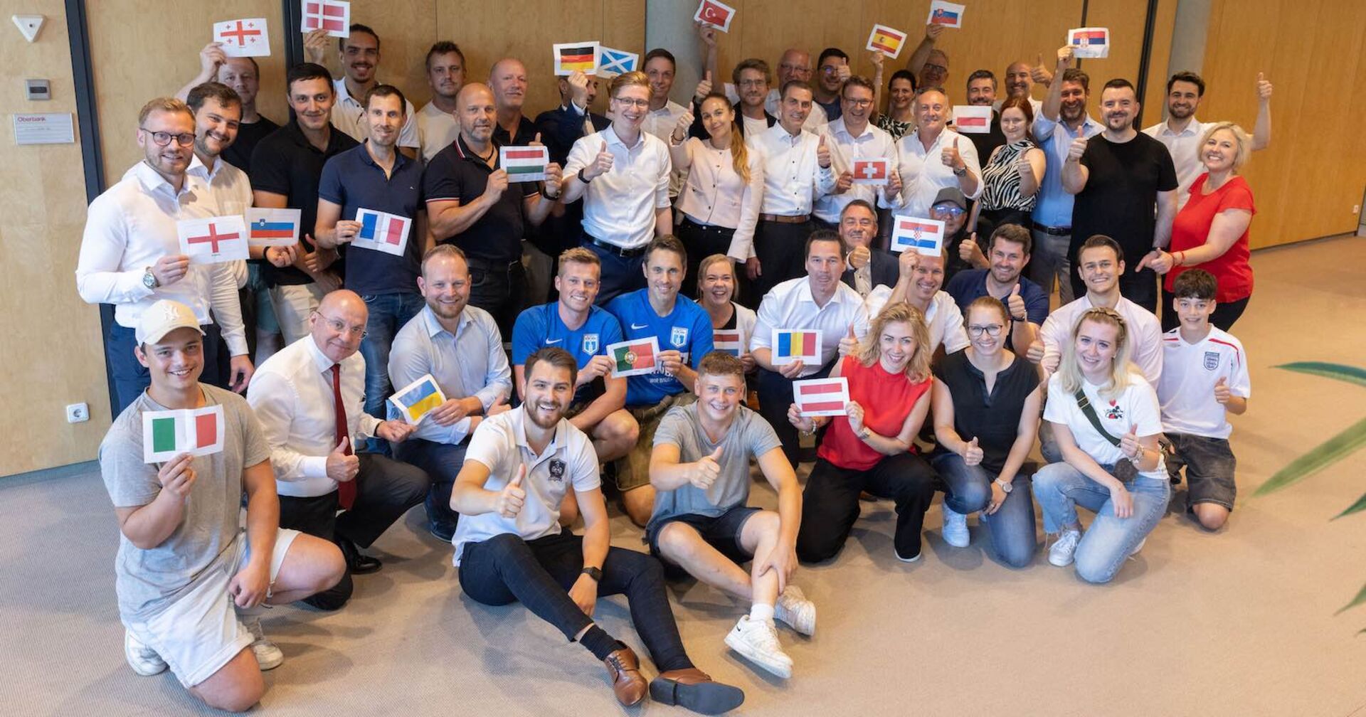 Gruppenfoto der Teilnehmer der Oberbank Wuzzel-EM powered by Weekend Magazin.