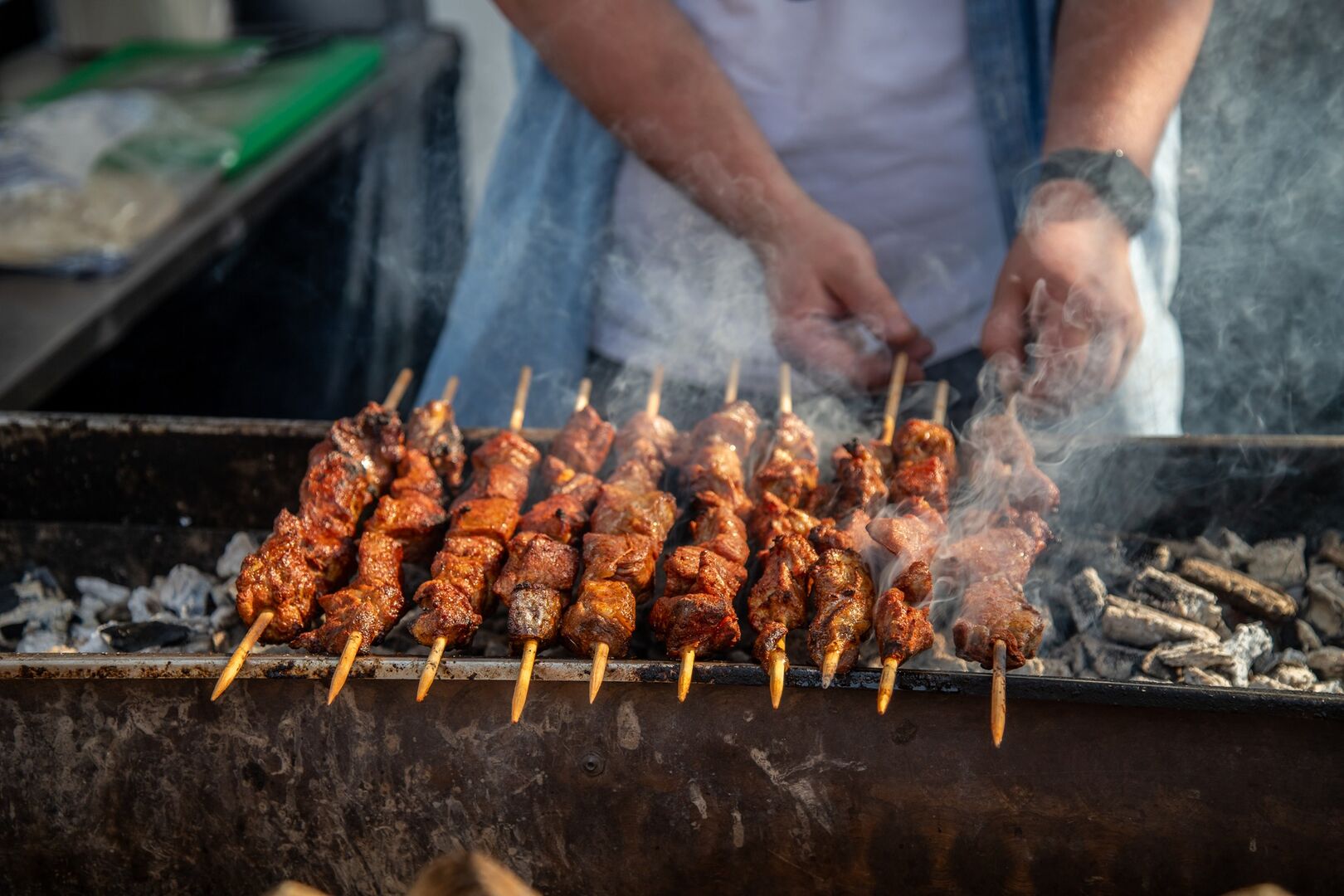 Fleischspieße auf Grill