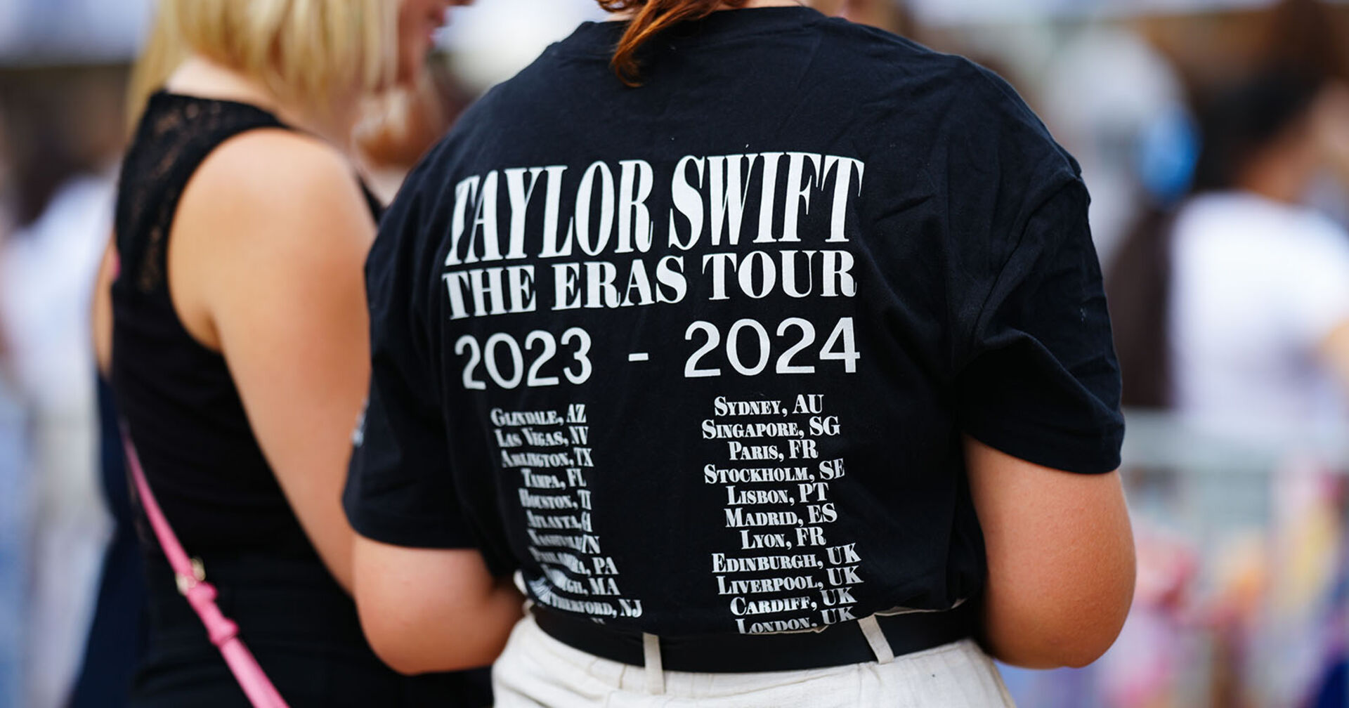 Taylor Swift-Fans vor dem Wiener Ernst-Happel-Stadion