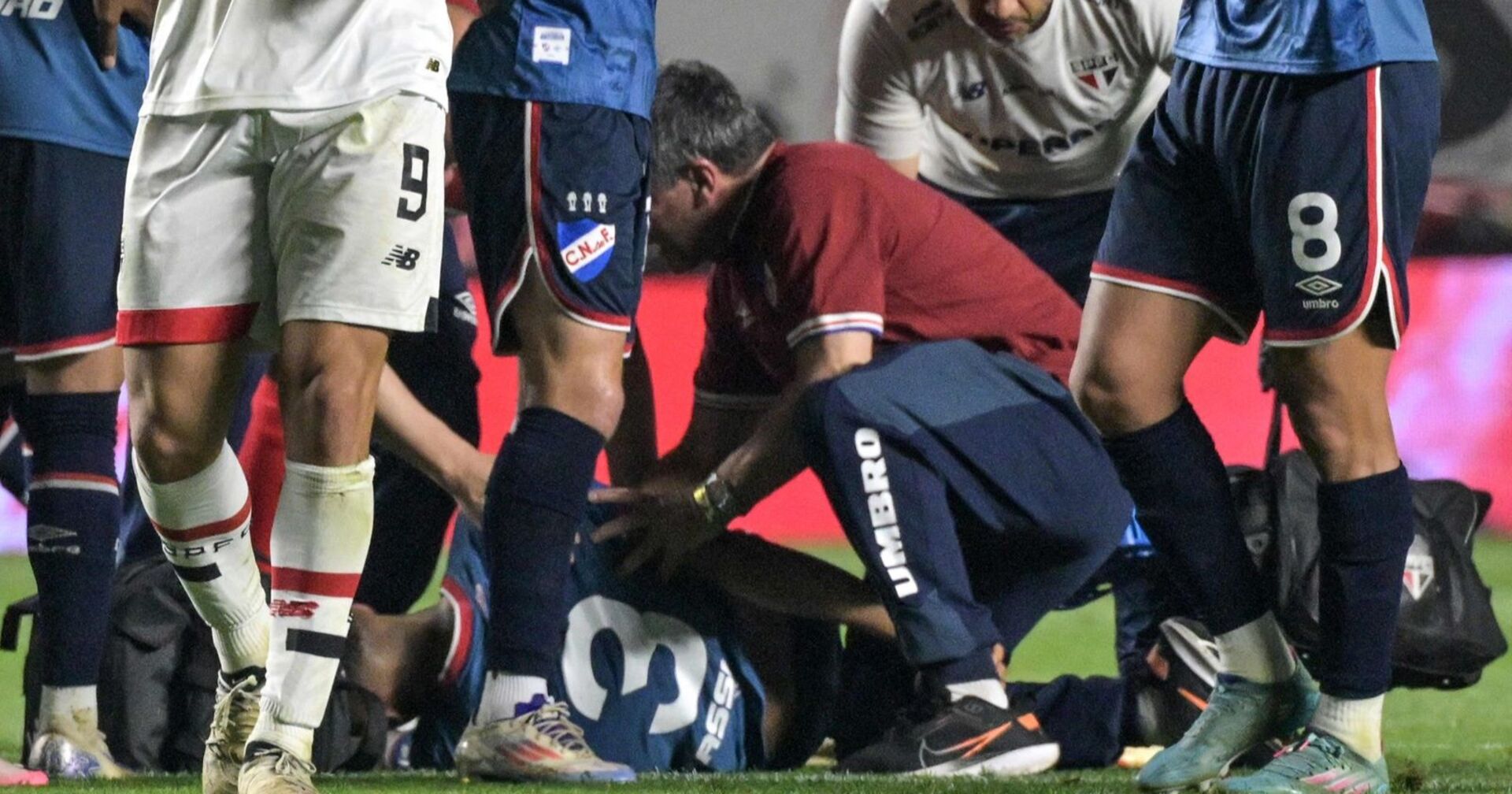 Inneverteidiger Juan Izquierdo nach seinem Kollaps auf dem Spielfeld