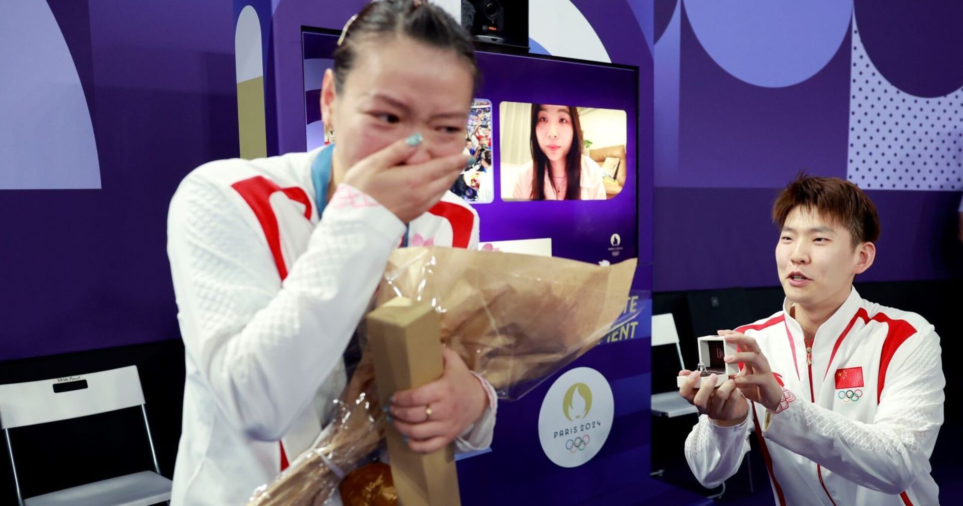 Huang Yaqiong bricht vor Freude in Tränen aus.