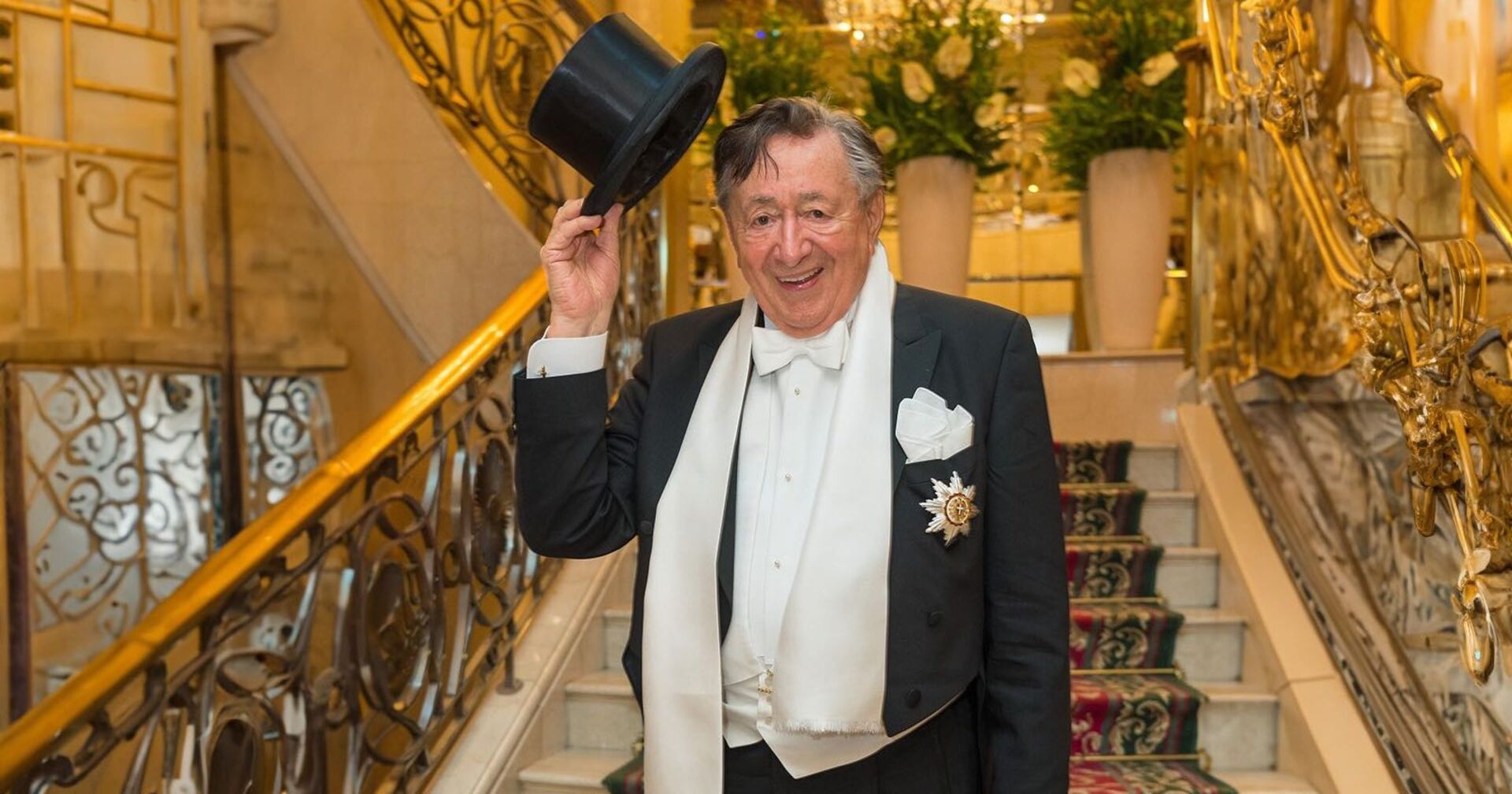 Richard Lugner in seinem Opernball-Outfit mit Zylinder.