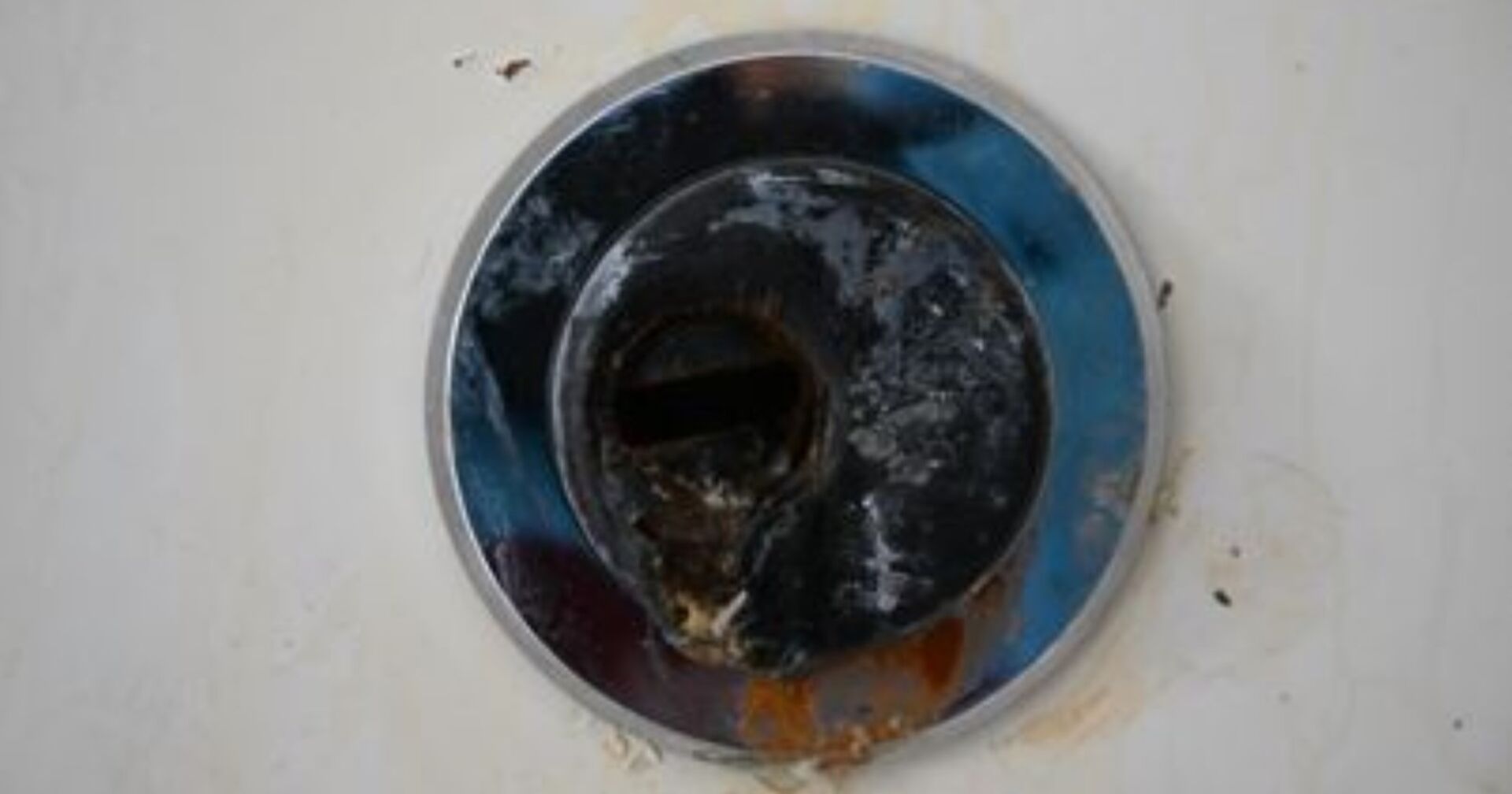 Von Säure beschädigtes Schloss