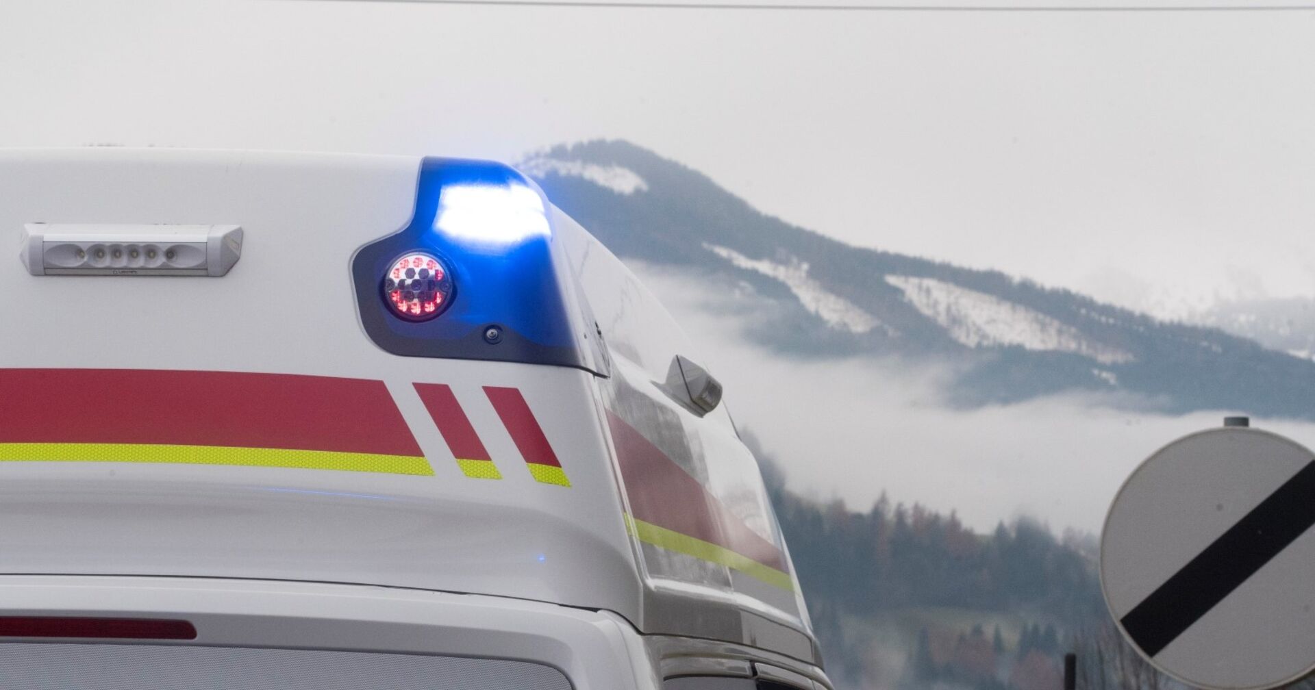 Österreichischer Rettungswagen in den Bergen