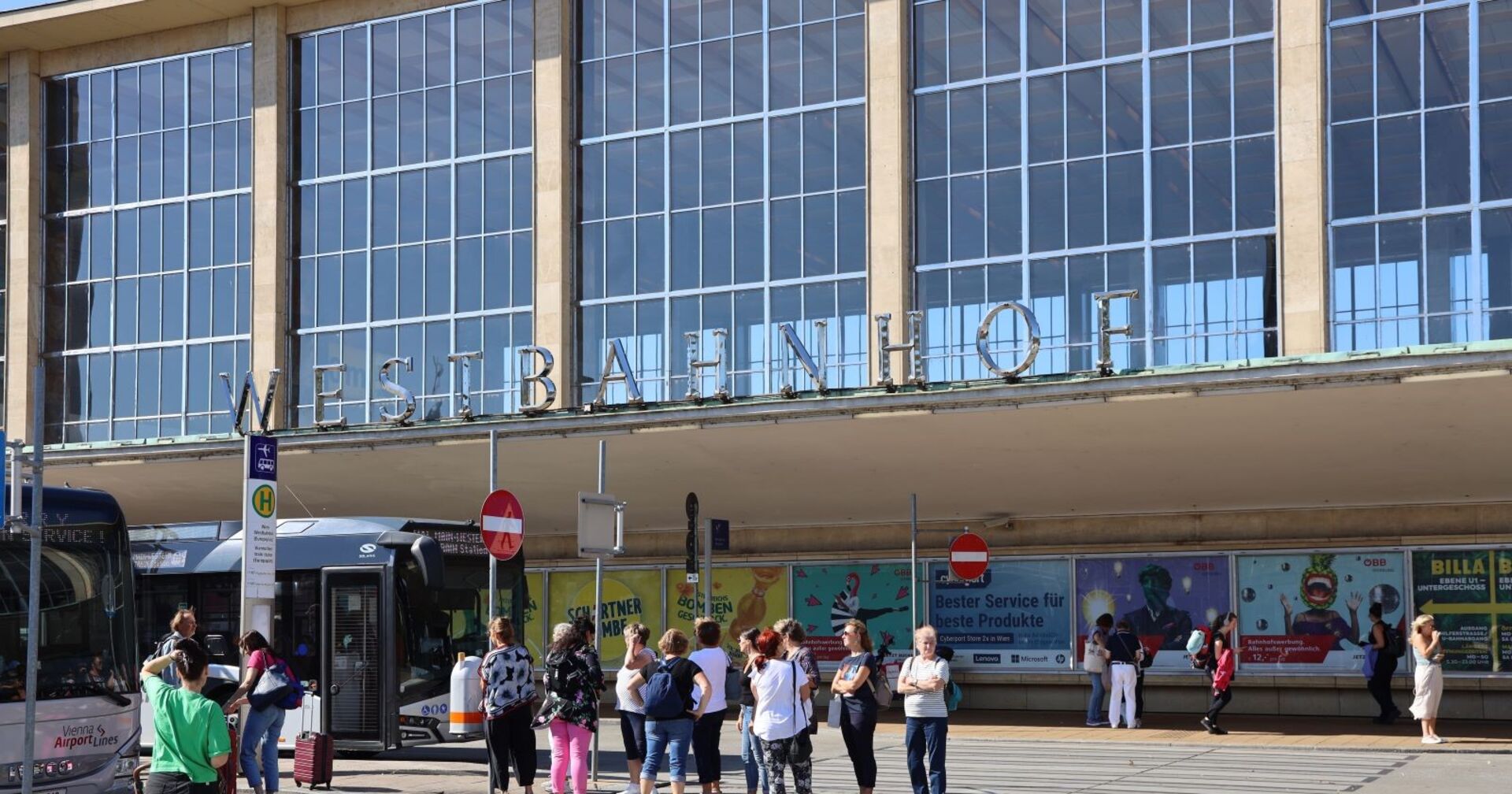 Vorplatz des Wiener Westbahnhhofes
