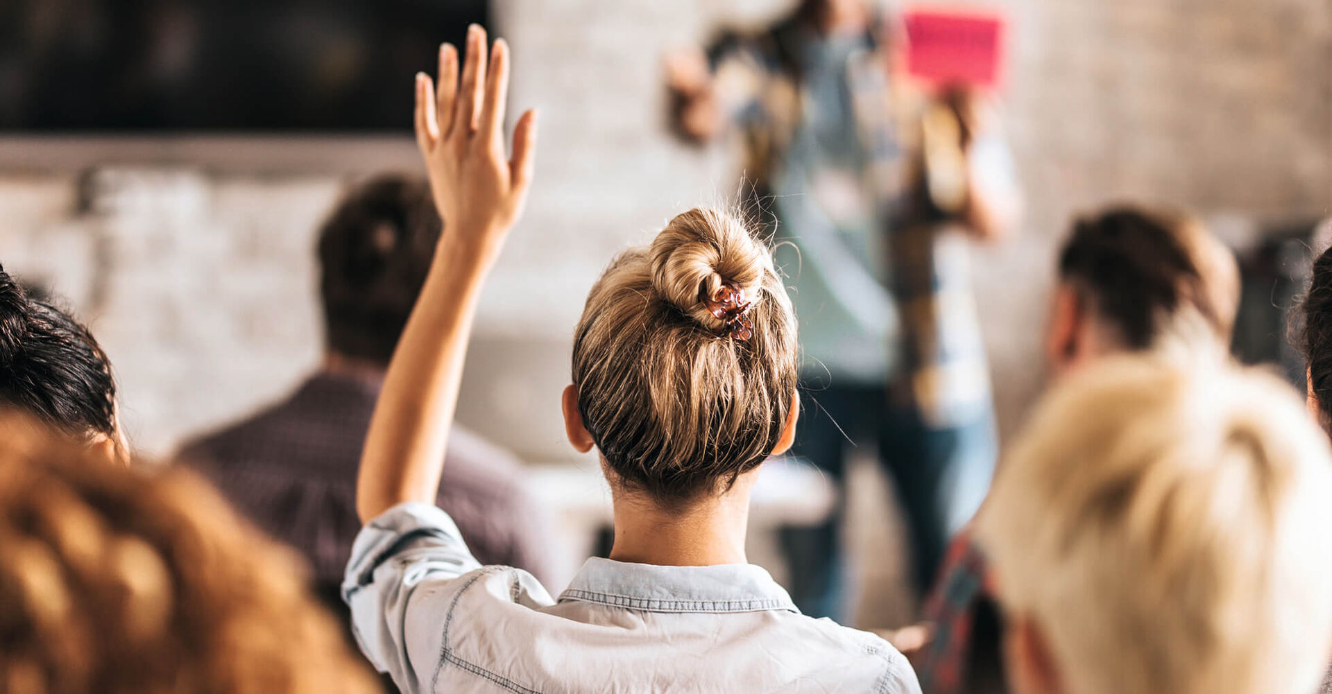 Vor 250 Jahren führte Maria Theresia die Schulpflicht ein. Seitdem besteht ein System, das ständig im Wandel ist und ebenso ständig im Kreuzfeuer der Kritik steht.