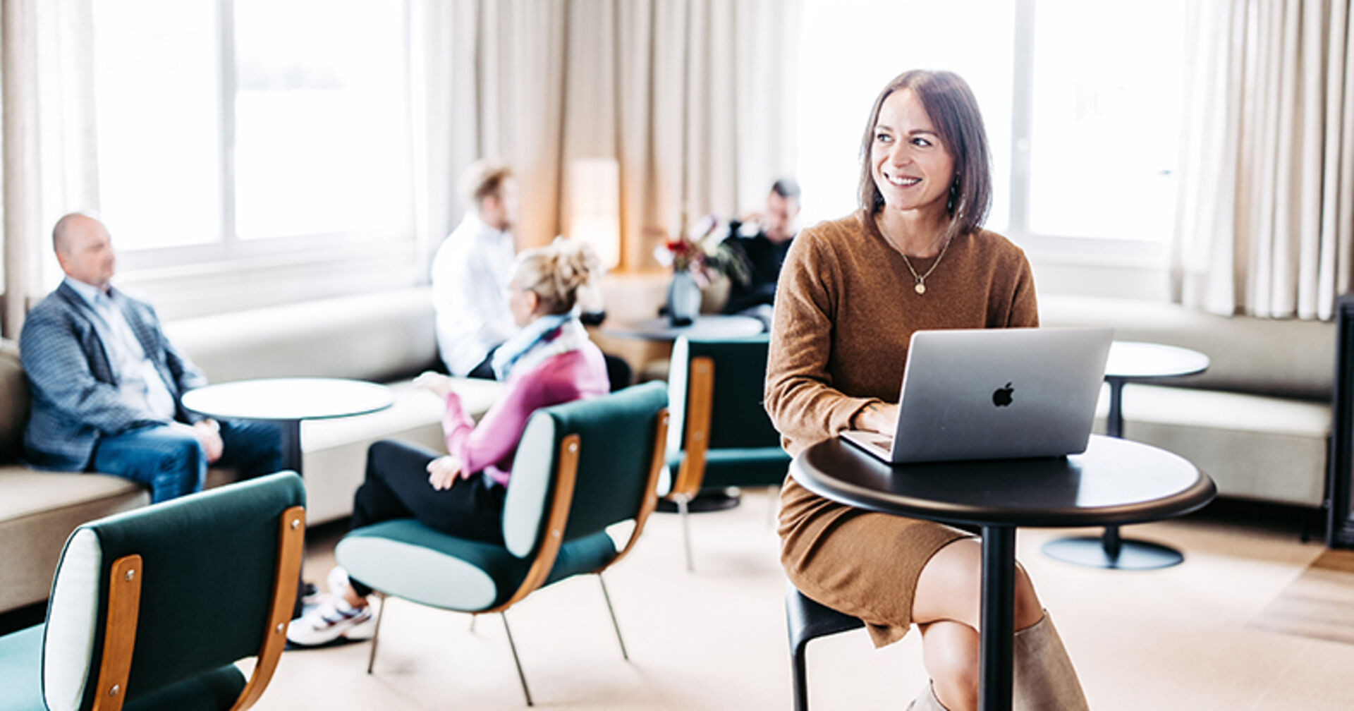 Moderner, heller und einladender: So präsentiert sich die neu gestaltete People’s Lounge am Flughafen St.Gallen-Altenrhein.