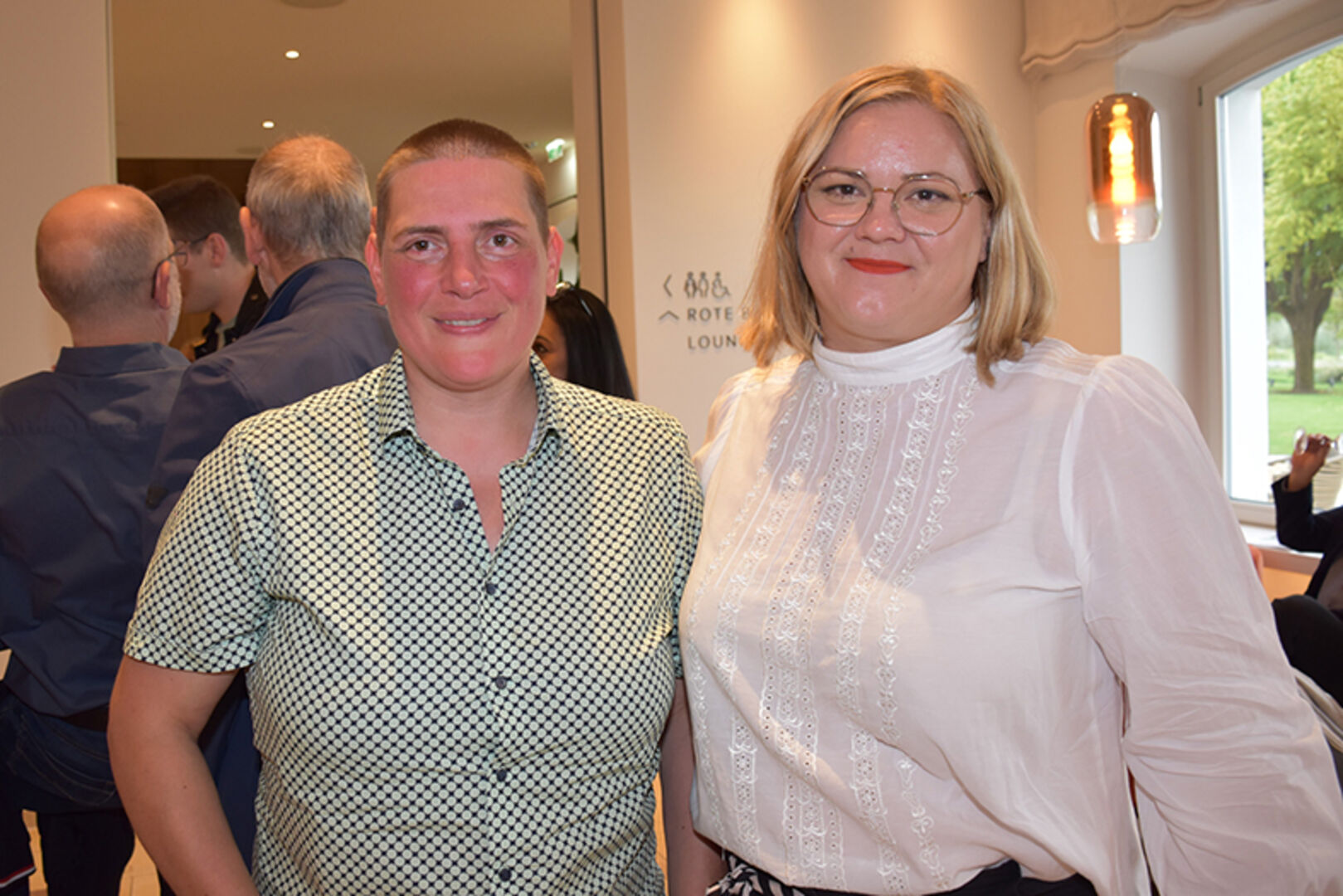 Bei ihr kann man „unverpackt einkaufen“: Silke Nickel (www.lecker-unverpackt.de) und Seehotel-Marketingleiterin Dora Schneider.