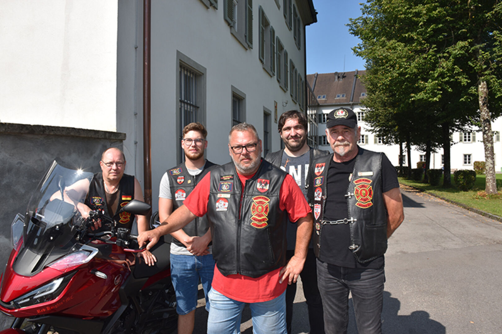 Helfen zum 6. Mal bei Drive2help mit: Steffen, Luis, Thomas, Andi und Willi vom MC Redknights aus Fußach