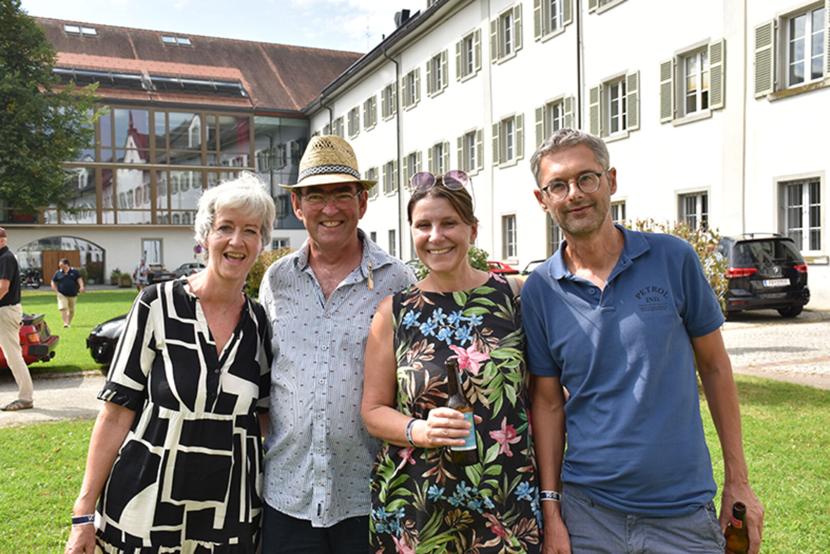 Susi und Reini Hämmerle (Hohenems) fuhren mit ihrem Volvo P1800er,  Susi Gehrer und Jürgen DeCosta (Bregenz) kamen mit ihrem Alfa Romeo GT nach Bregenz