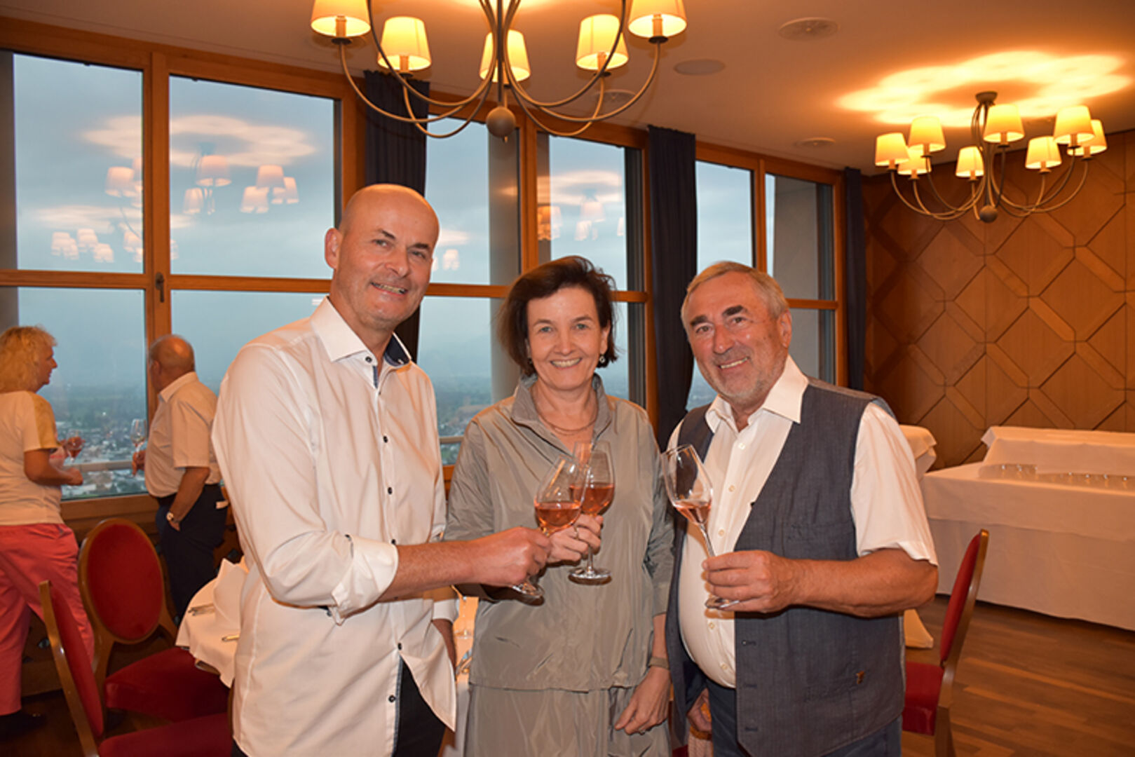 Kaspar Greber (Käsekasper), Karin Seyfried (GF Mercedes Schneider) und Franz Schindler (Weingut Franz Schindler)