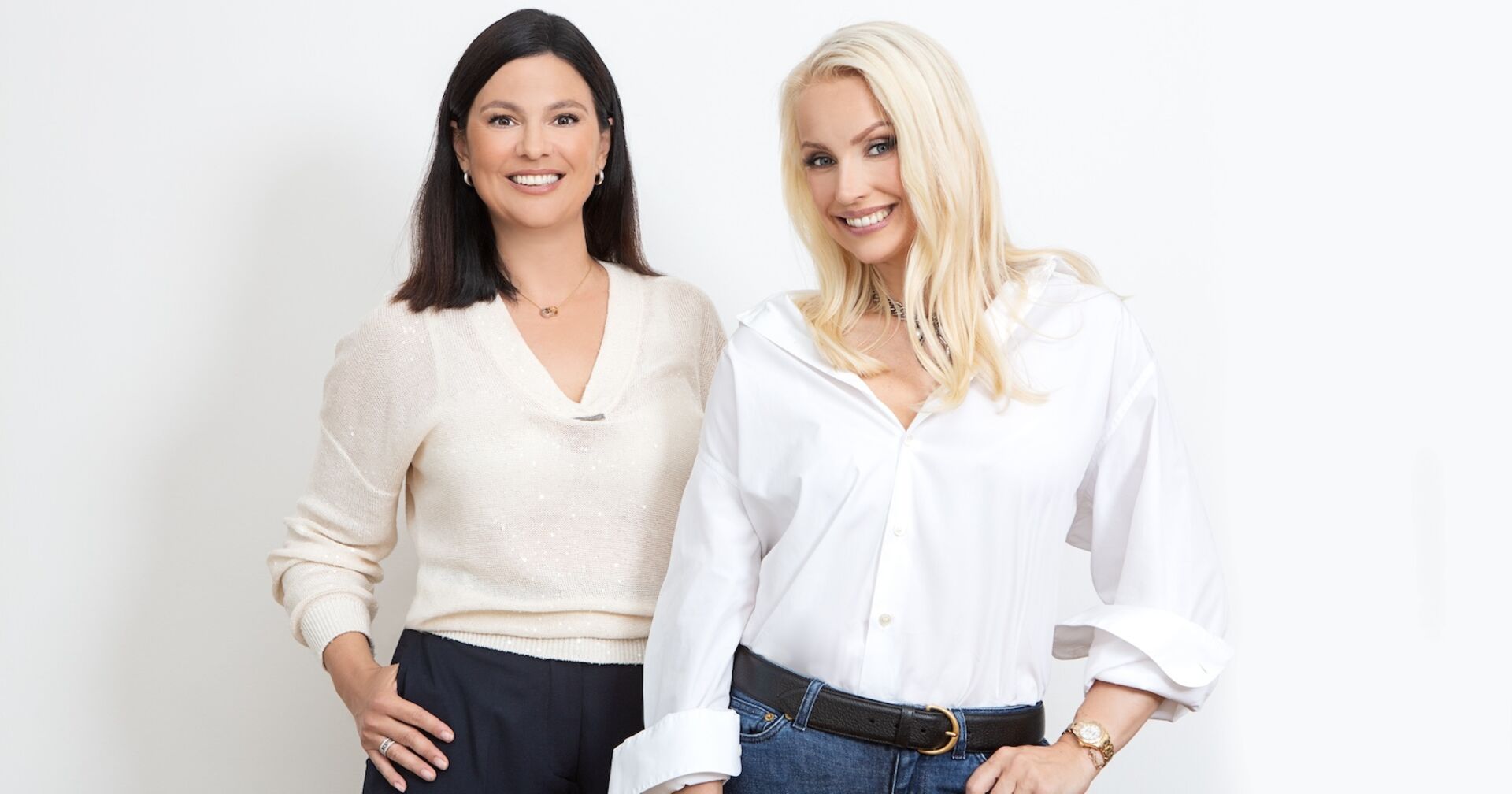 Studioporträt, Elena links, Irina rechts