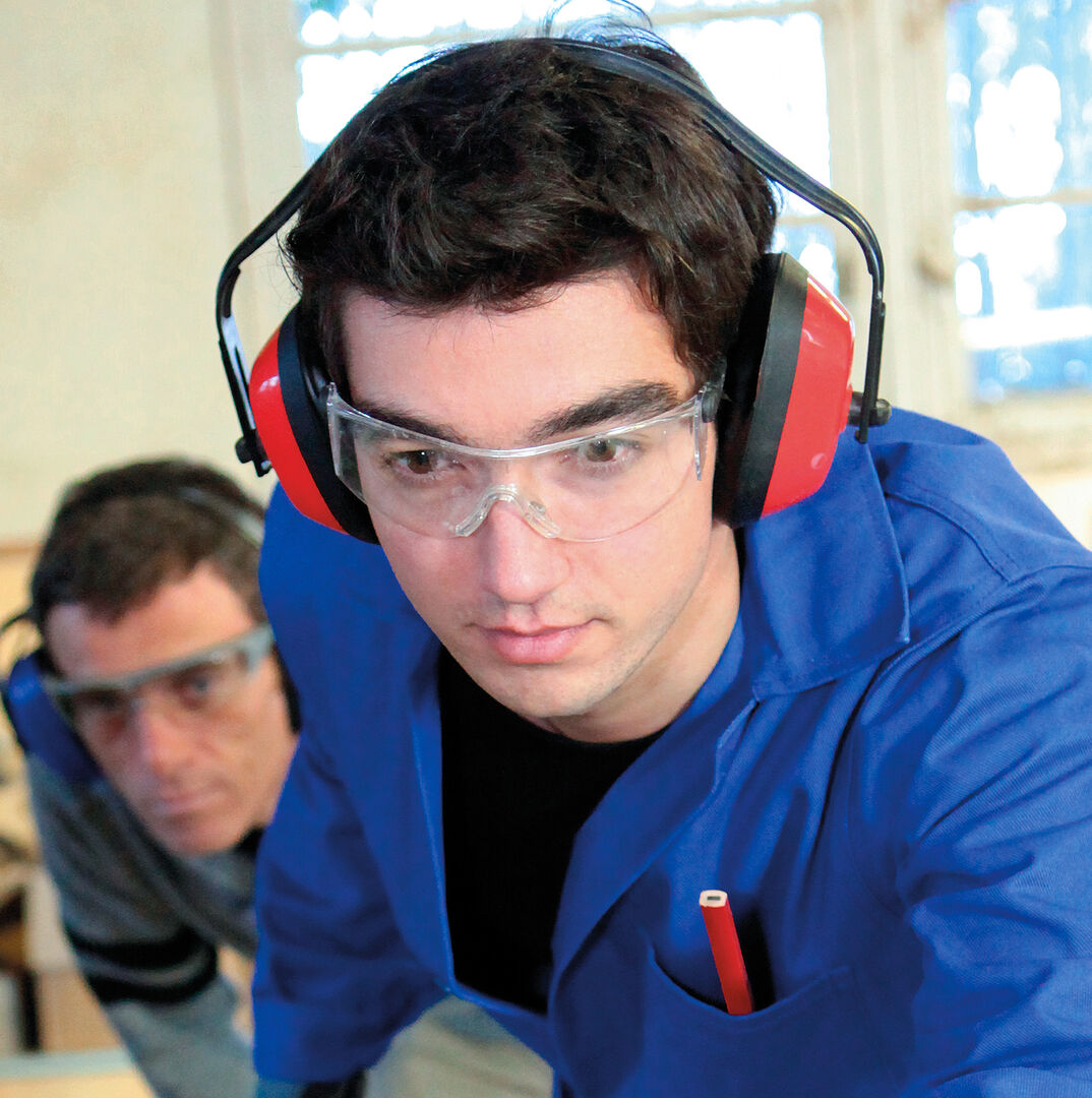 Junge bei der Arbeit | Credit: Sozialministeriumservice