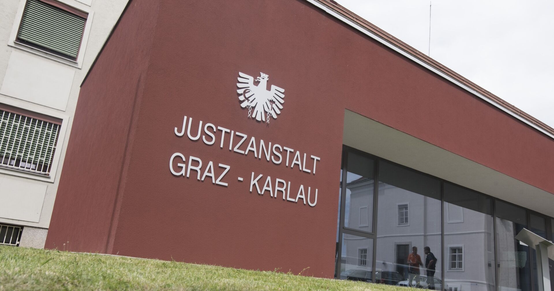 Die Justizanstalt Graz-Karlau von außen, in der es zu einem tragischen Brand gekommen ist