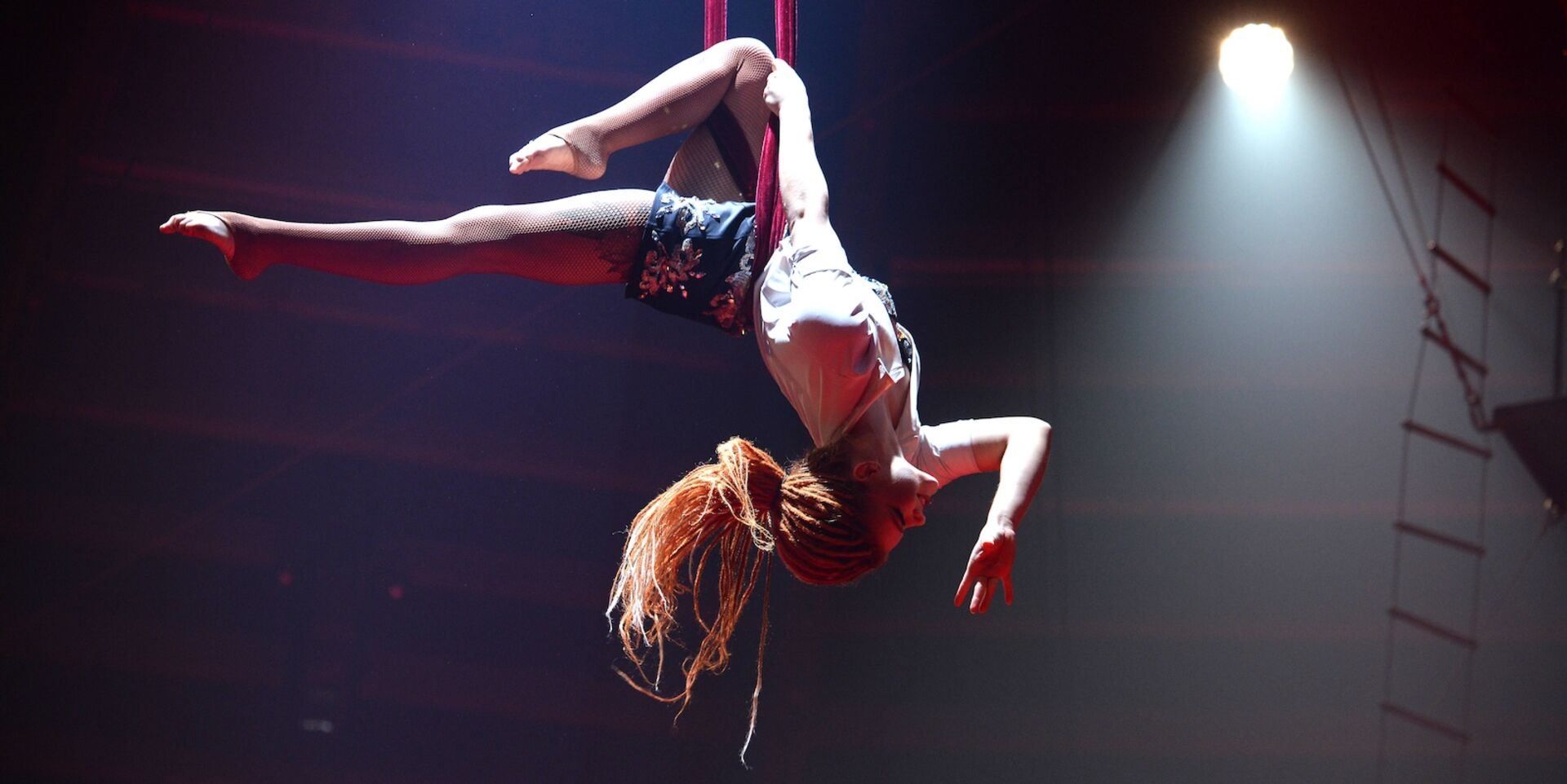 Kunststück in der Luft im Circus Krone