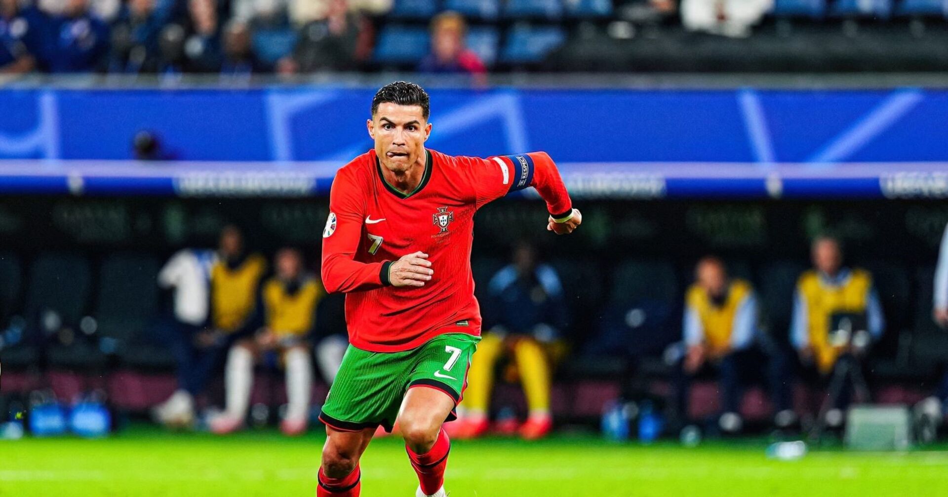 Cristiano Ronaldo läuft auf dem Spielfeld