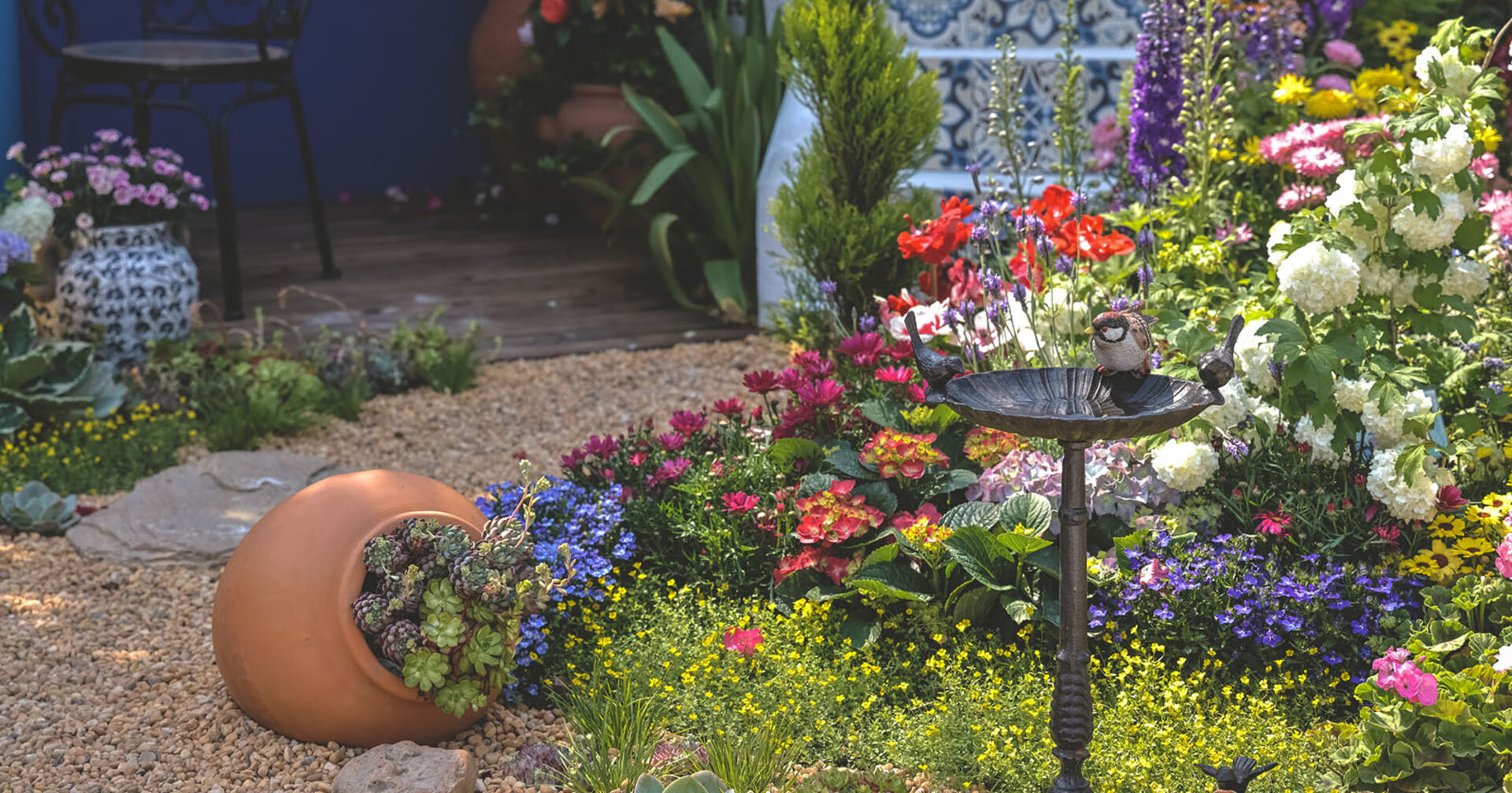 Gedenkgarten mit Blumen | Credit: iStock.com/alan LAW