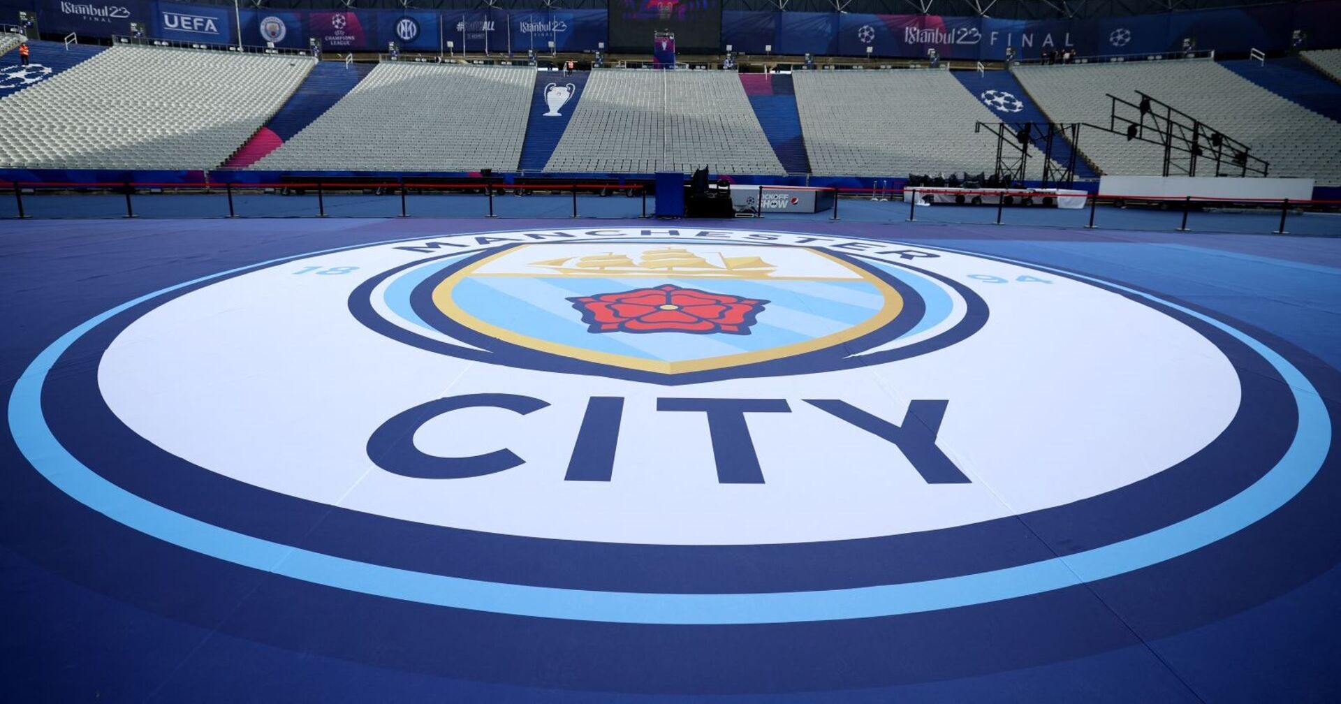Logo von Manchester City aufgerollt