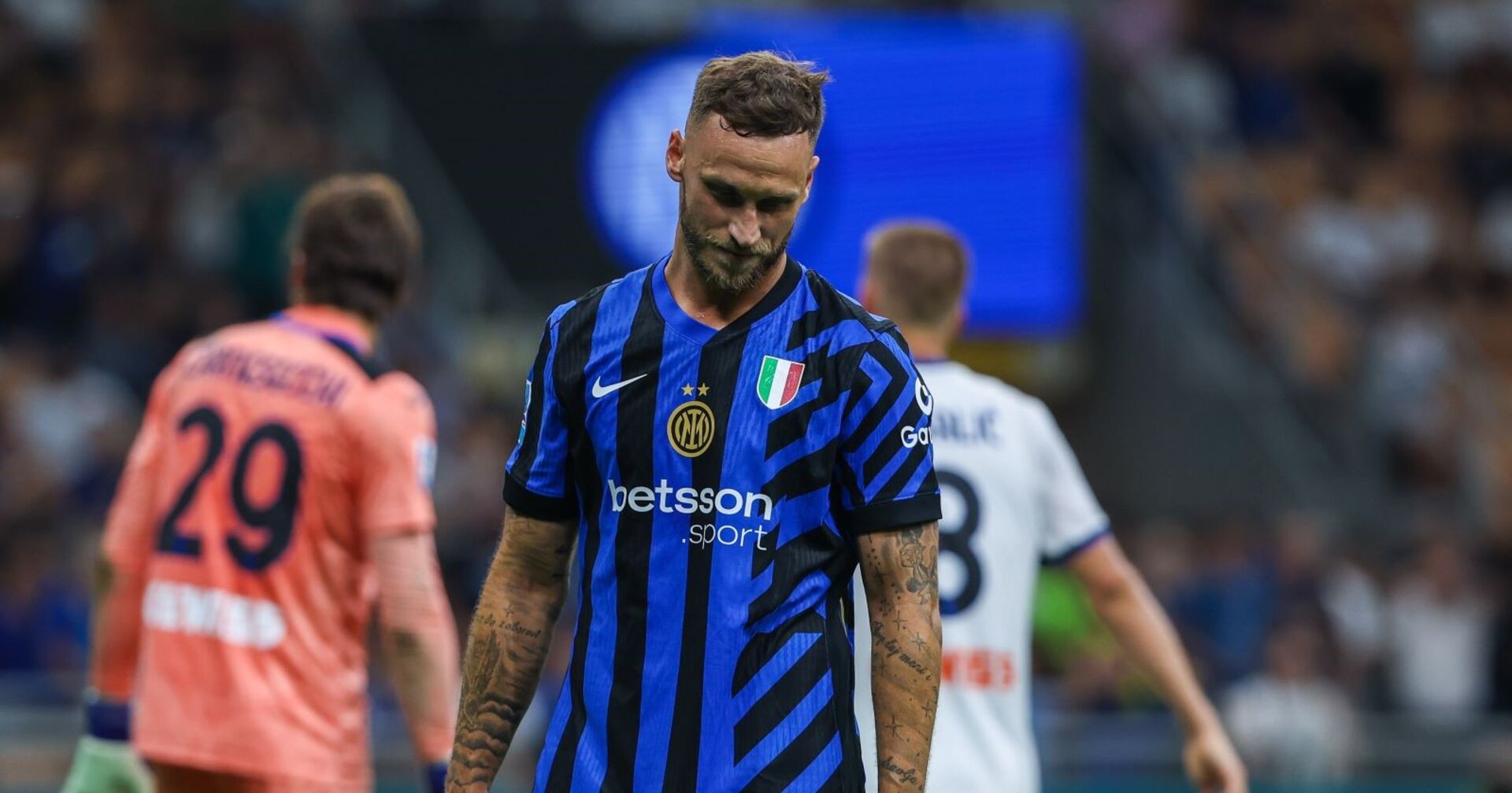 Marko Arnautovic steht auf Spielfeld