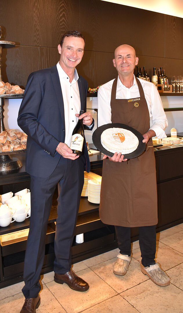 Christian Kaindl (Dir. Seehotel am Kaiserstrand) mit Caspar Greber (KäseCaspar).