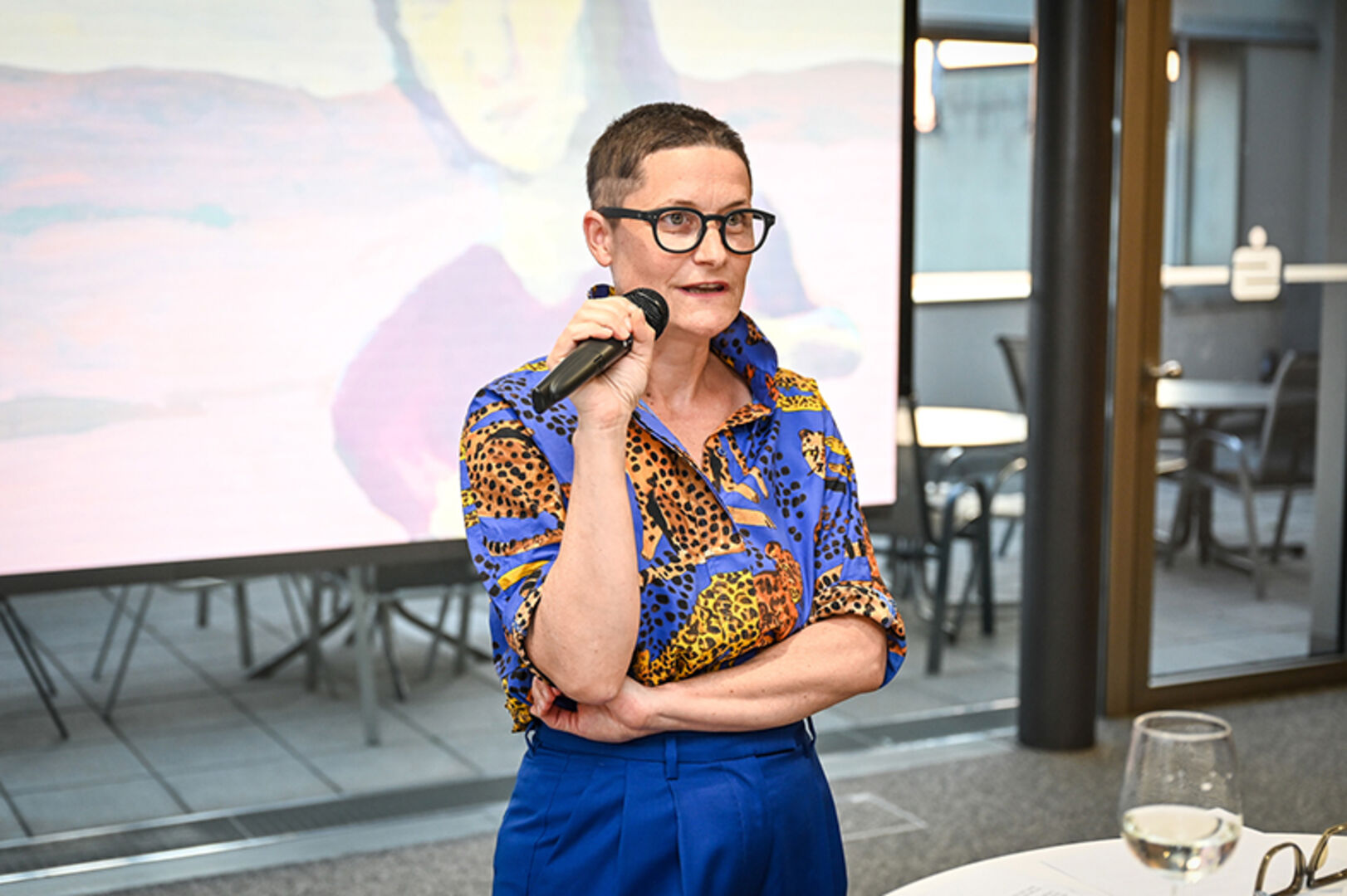 Präsentierte den Künstler und sein Werk: Künstlerin Christine Lederer