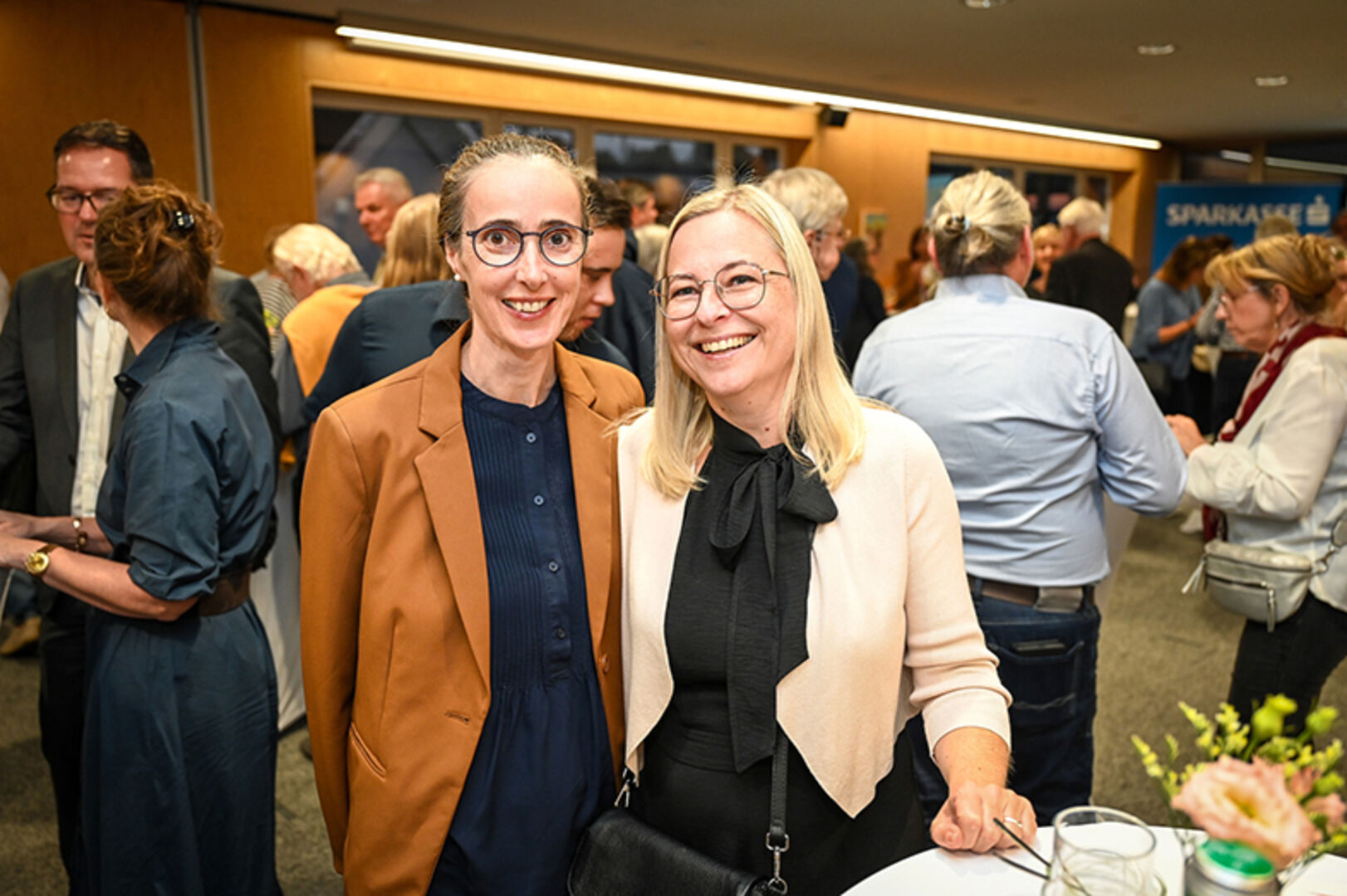 Bettina Gmeiner-Winder und Sabine Bösch (Lustenau) (v. li.)