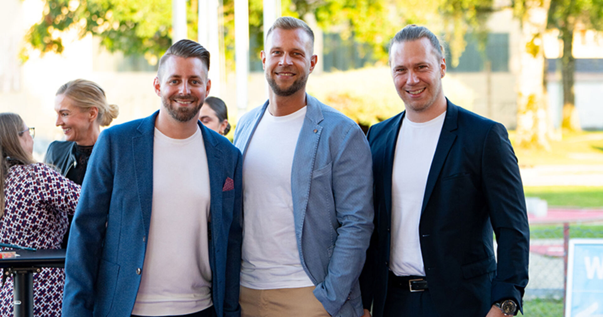 Porsche Verkaufsberater Kevin Senekowitsch, Alexander Brandt und Simon Schwab (v. li.)