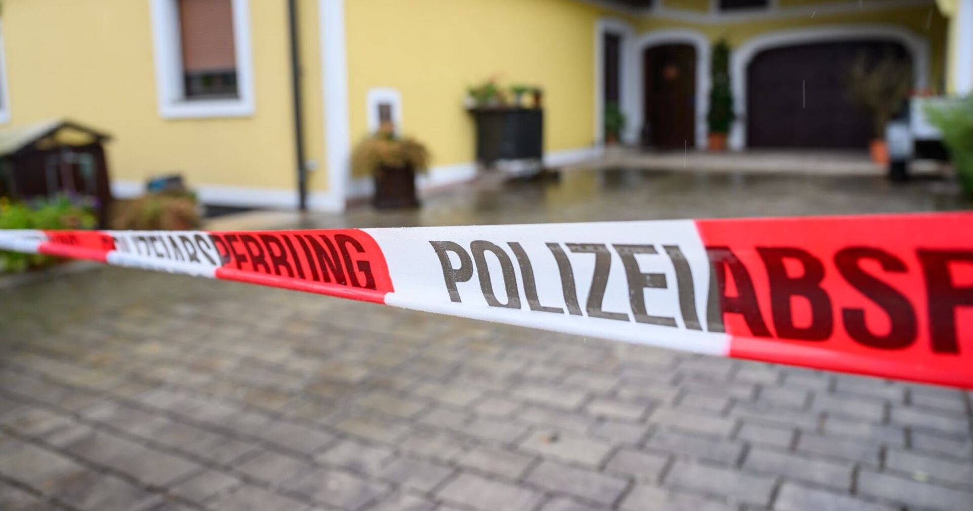 Polizeiabsperrung am Tatort