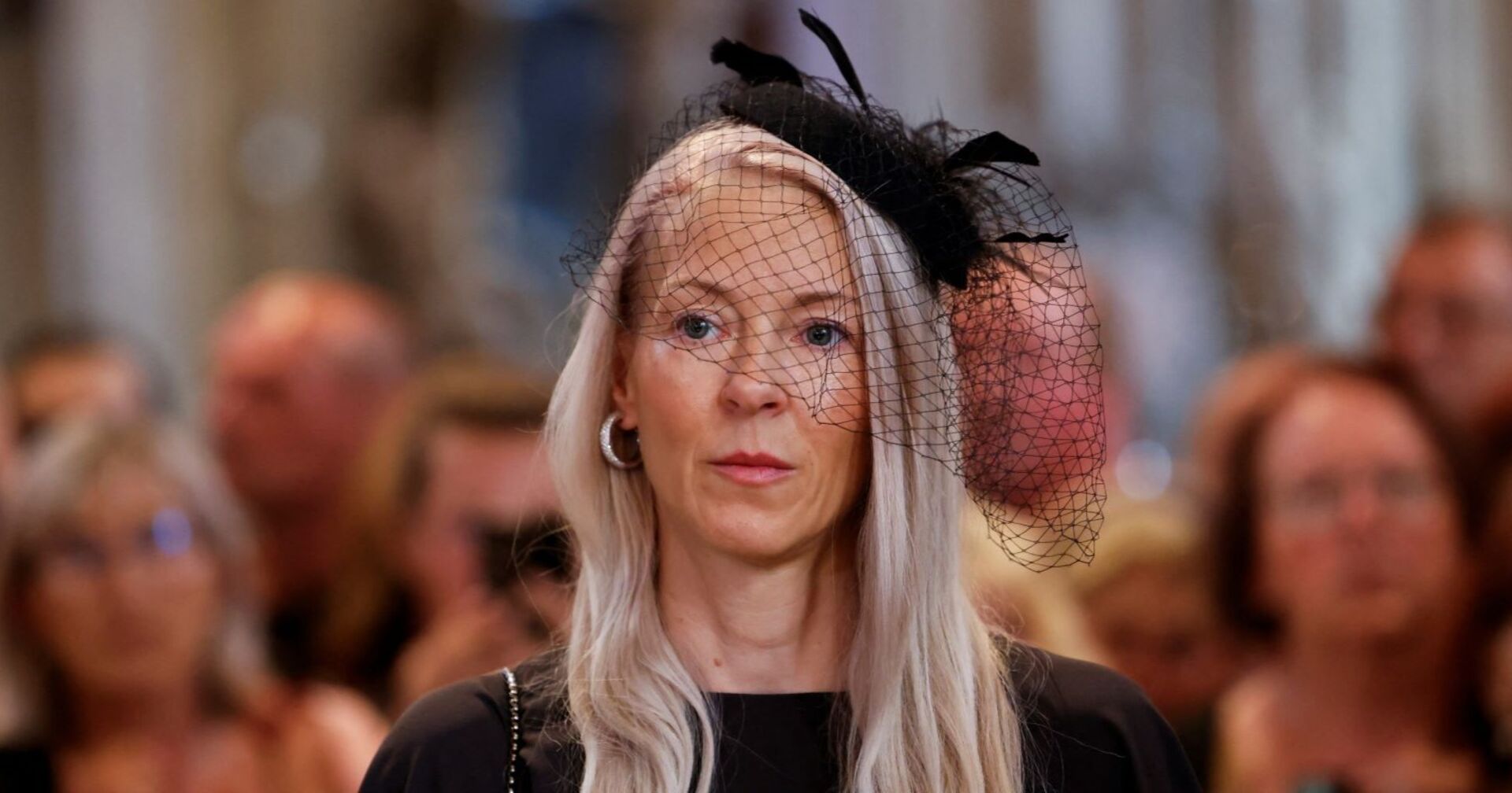 Simone Lugner mit Trauerschleier bei der Verabschiedung ihres Mannes Richard im Stephansdom