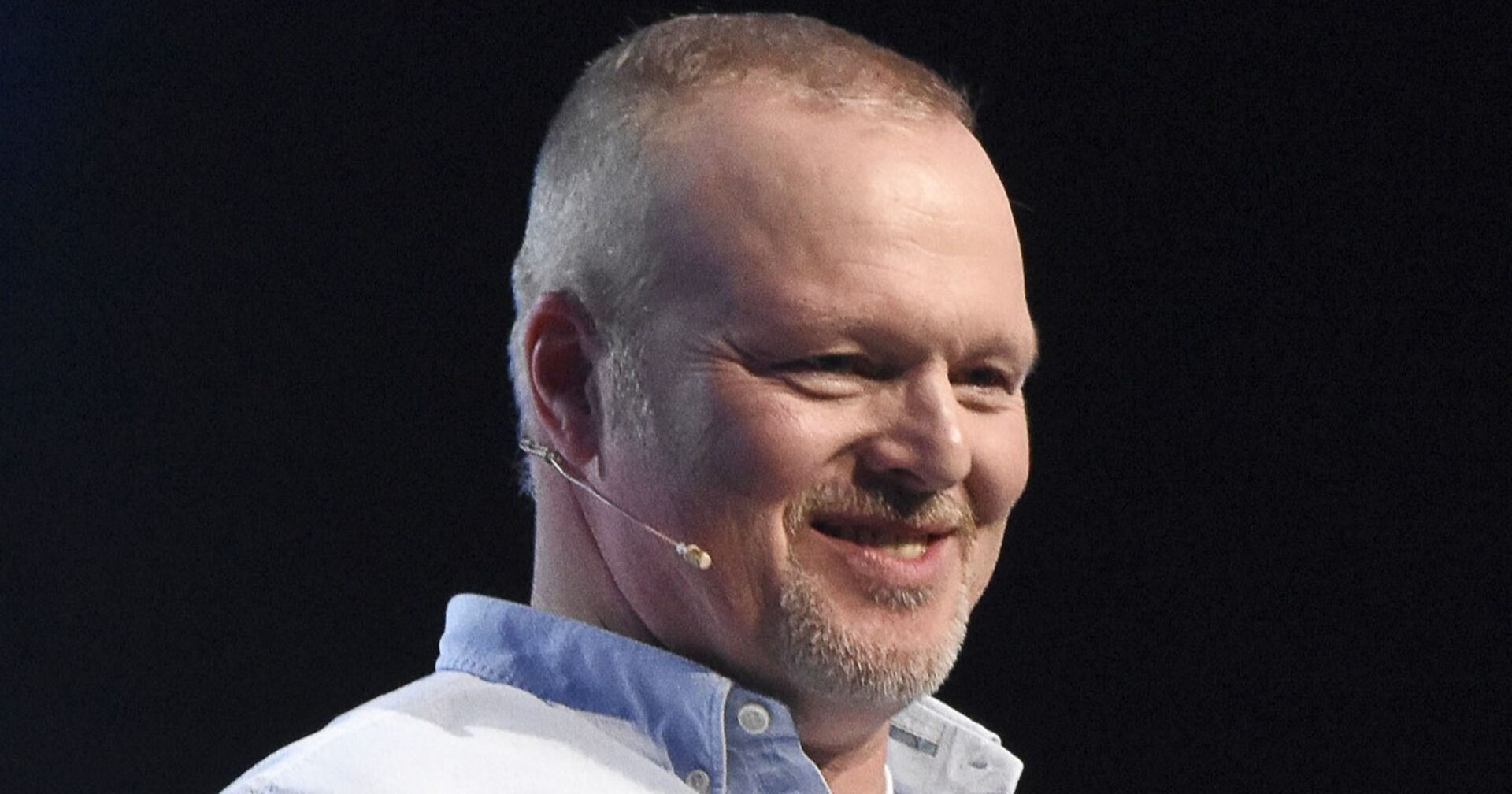 Stefan Raab lächelt.