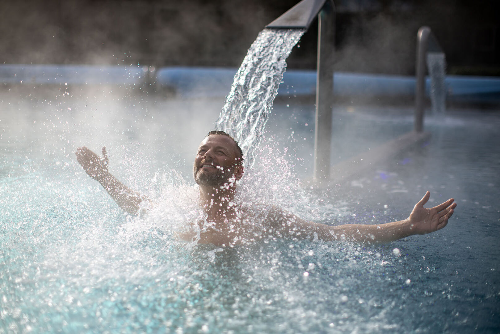 Mann in der Therme | Credit: Thermen- &amp; Vulkanland/Tom Lamm