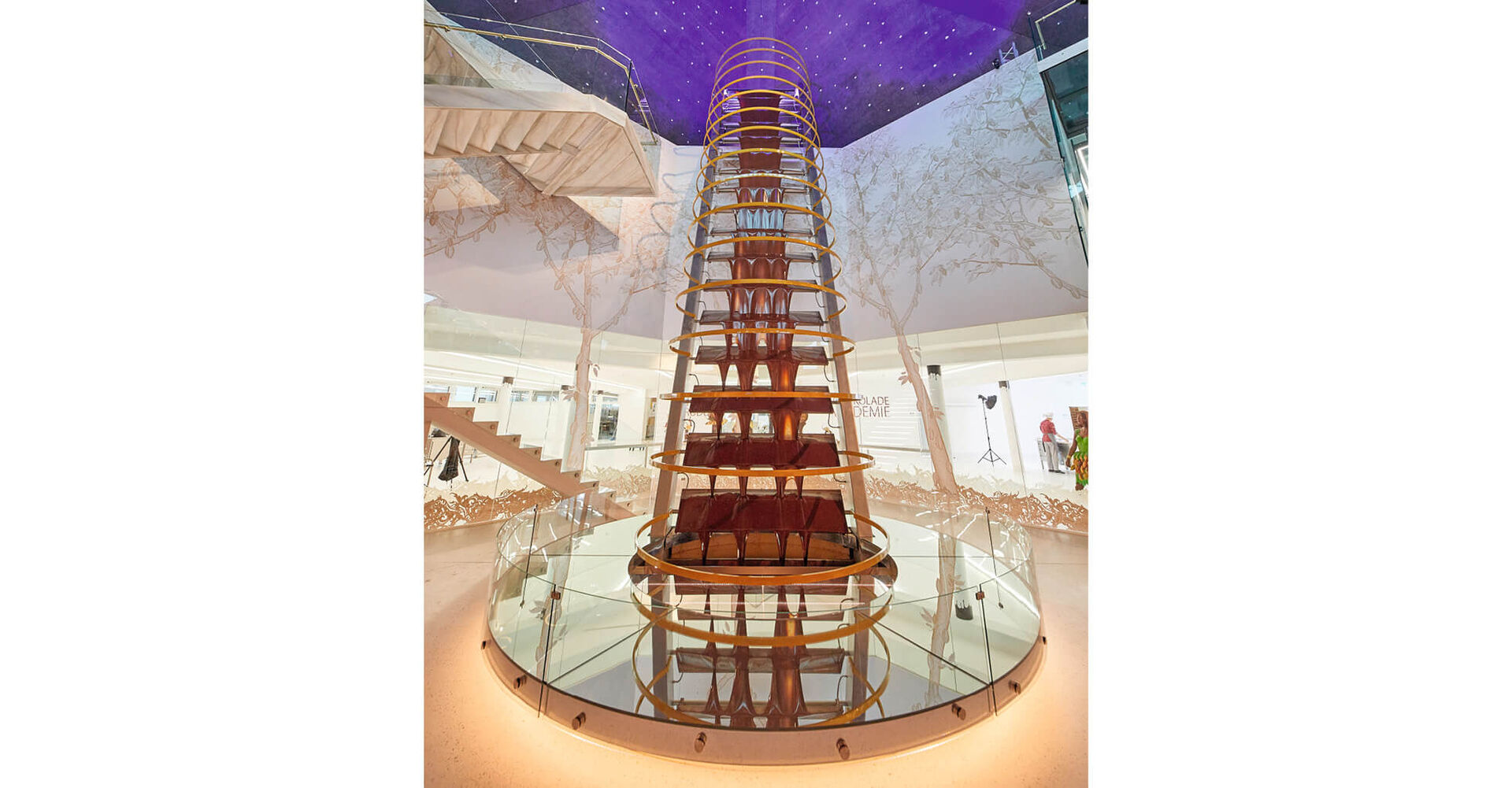 Der höchste Schokoladenbrunnen der Welt reckt sich in der Pralinenwelt Wenschitz gen Himmel.