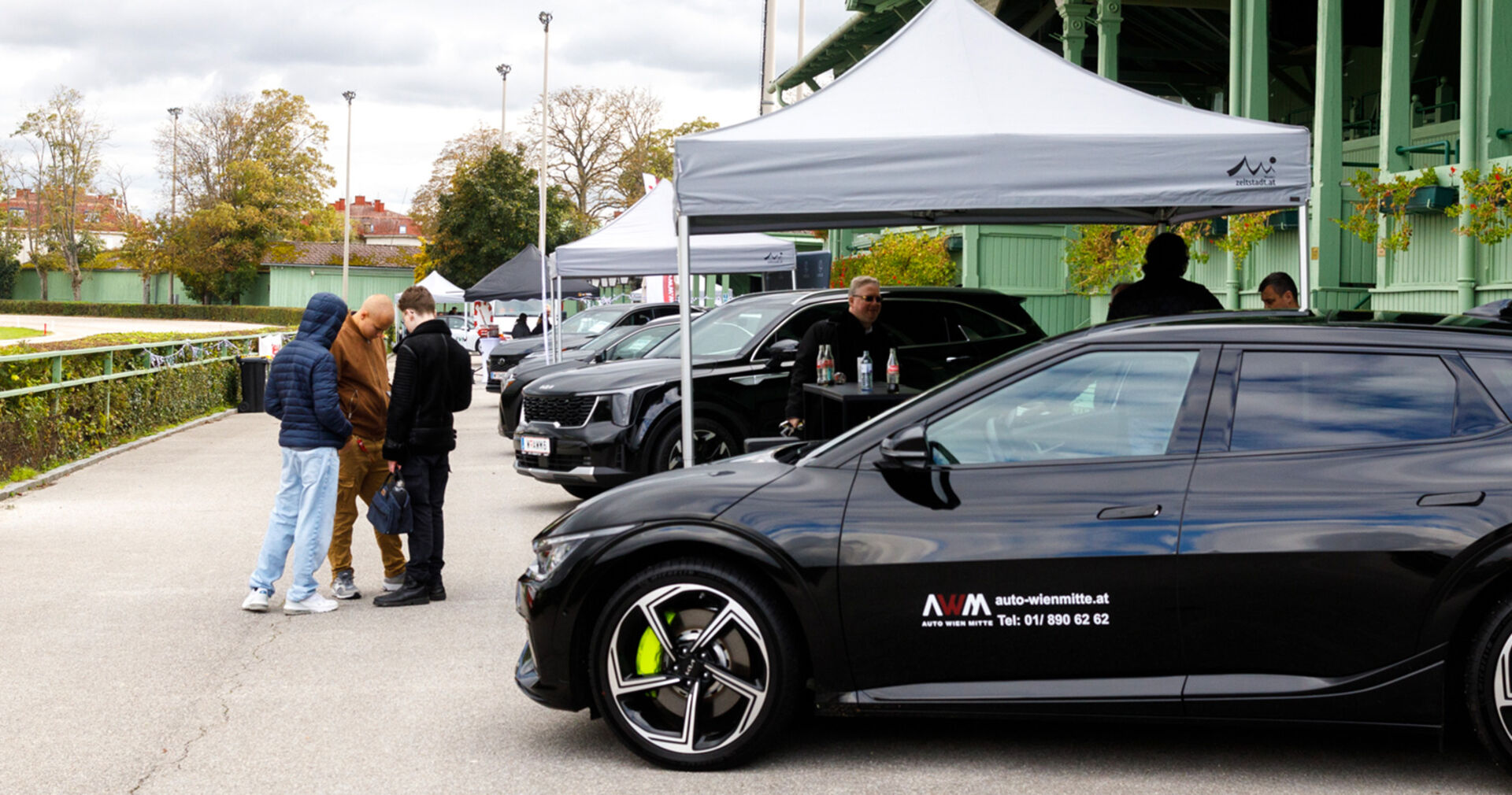 Ausgestellte Autos bei den Weekend Test-Drive-Days | Credit: Weekend Magazin/Mika-Nikolas Mahringer