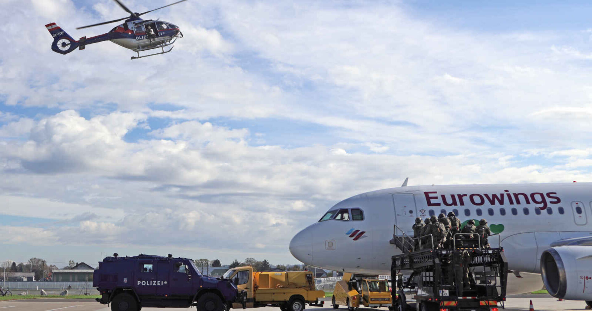 Flugzeug und Hubschrauber