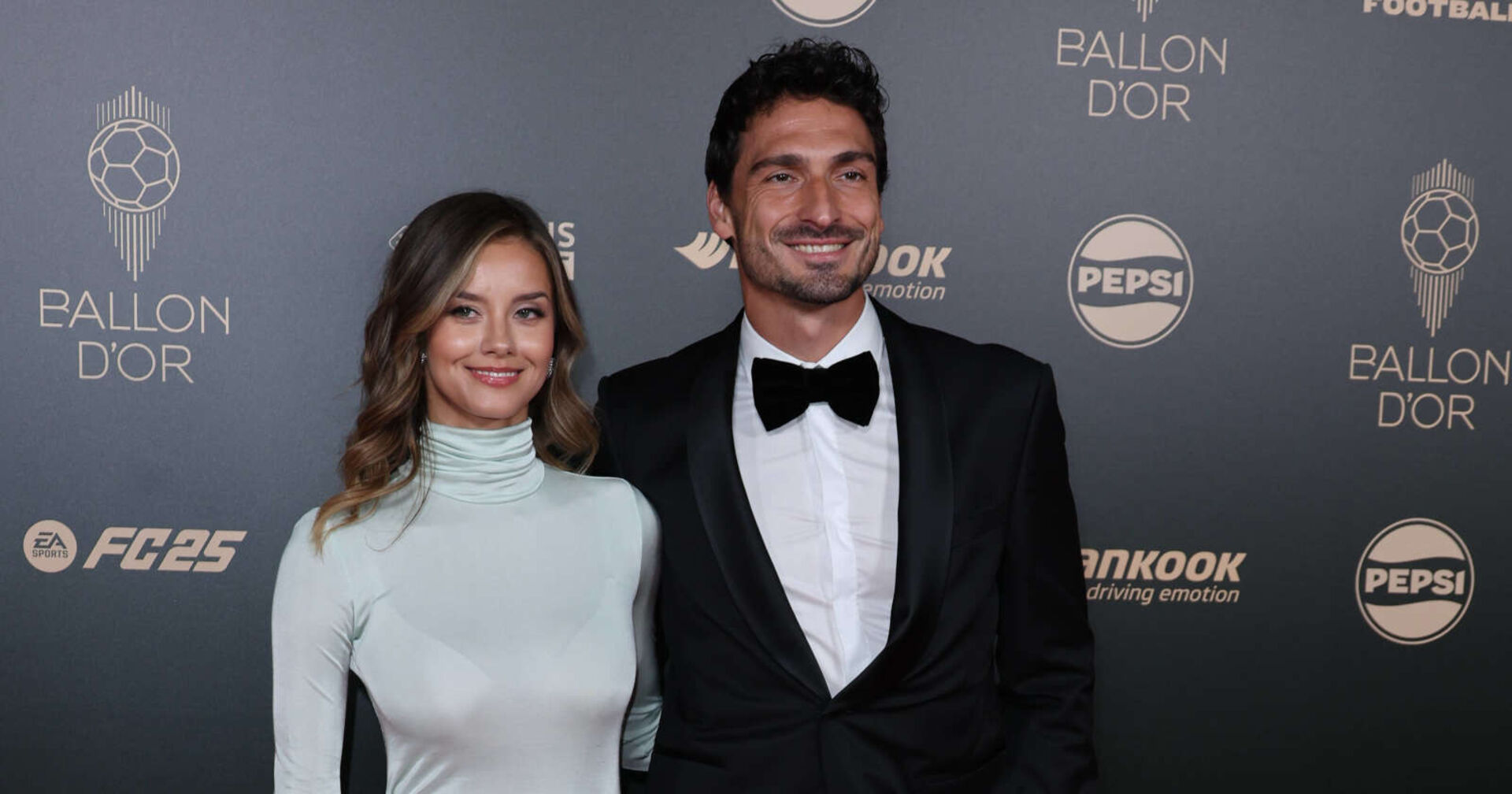 Nicola Cavanis und Mats  Hummels lächelnd auf einem Event.