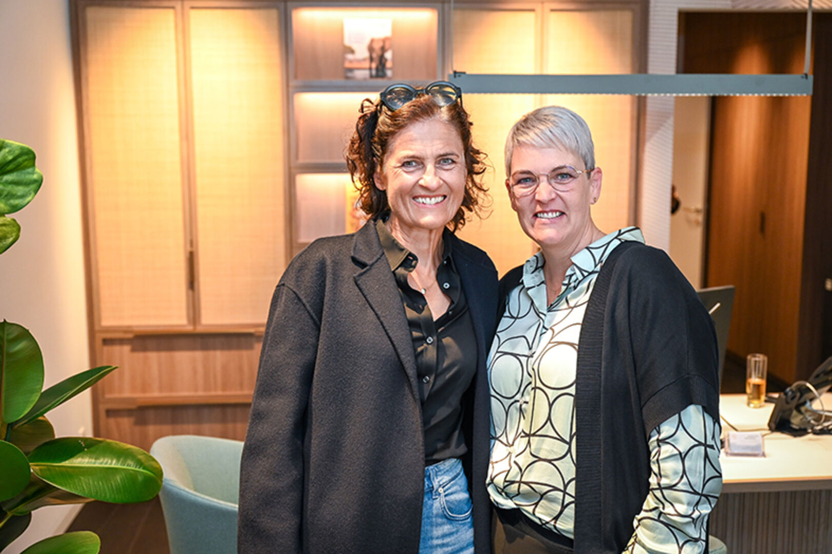 Waltraud Bilgeri-Bischof und Angelika Braunstein (Nachbaur-Reisen)