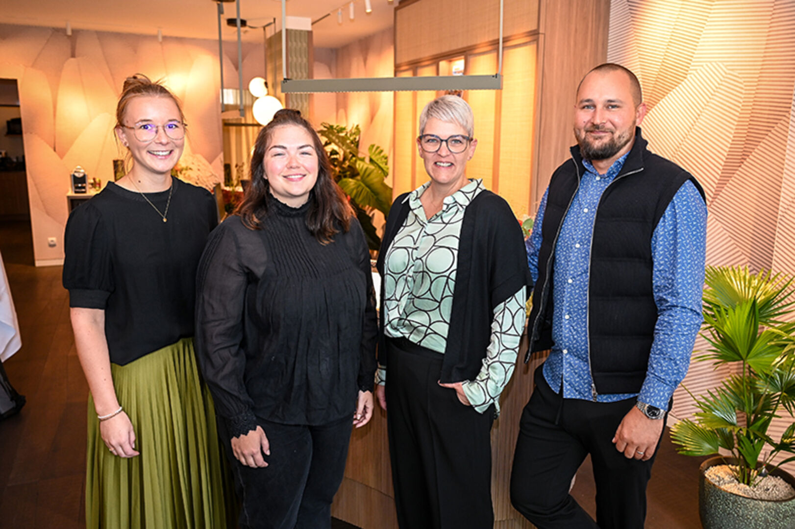 Reiseberaterinnen von Nachbaur Reisen Johanna Loacker, Hannah Gstöhl, Angelika Braunstein und Andreas Walser