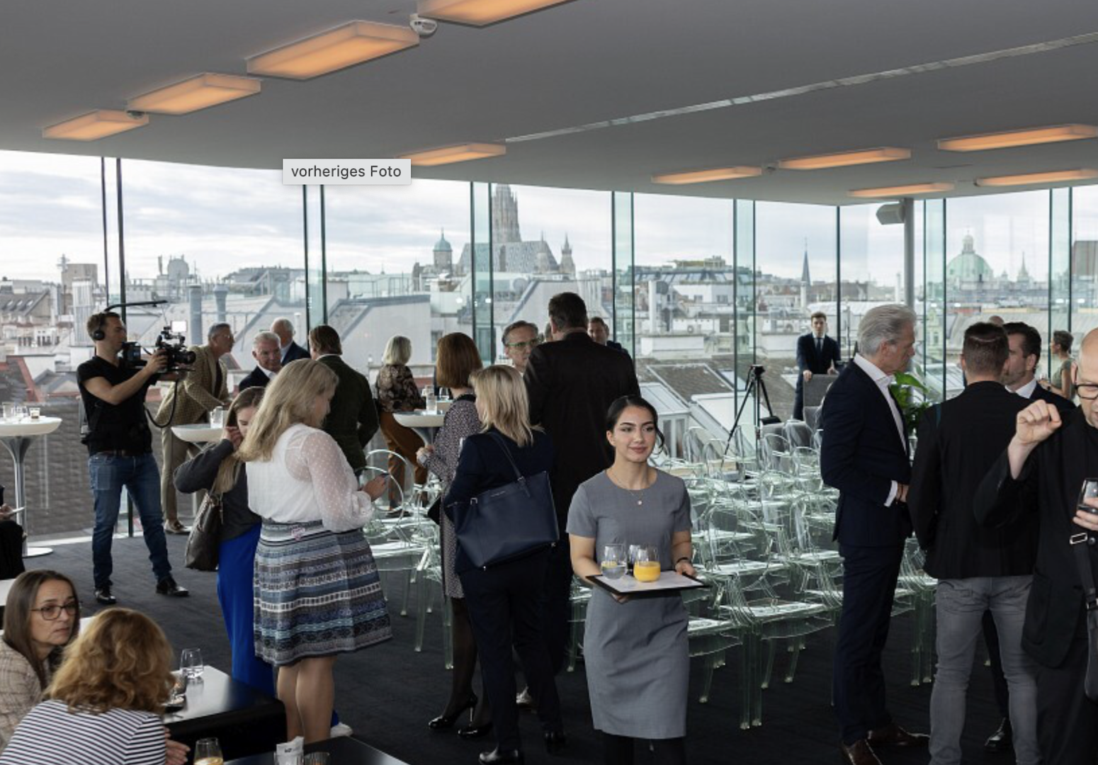 Blick in die verglaste Location