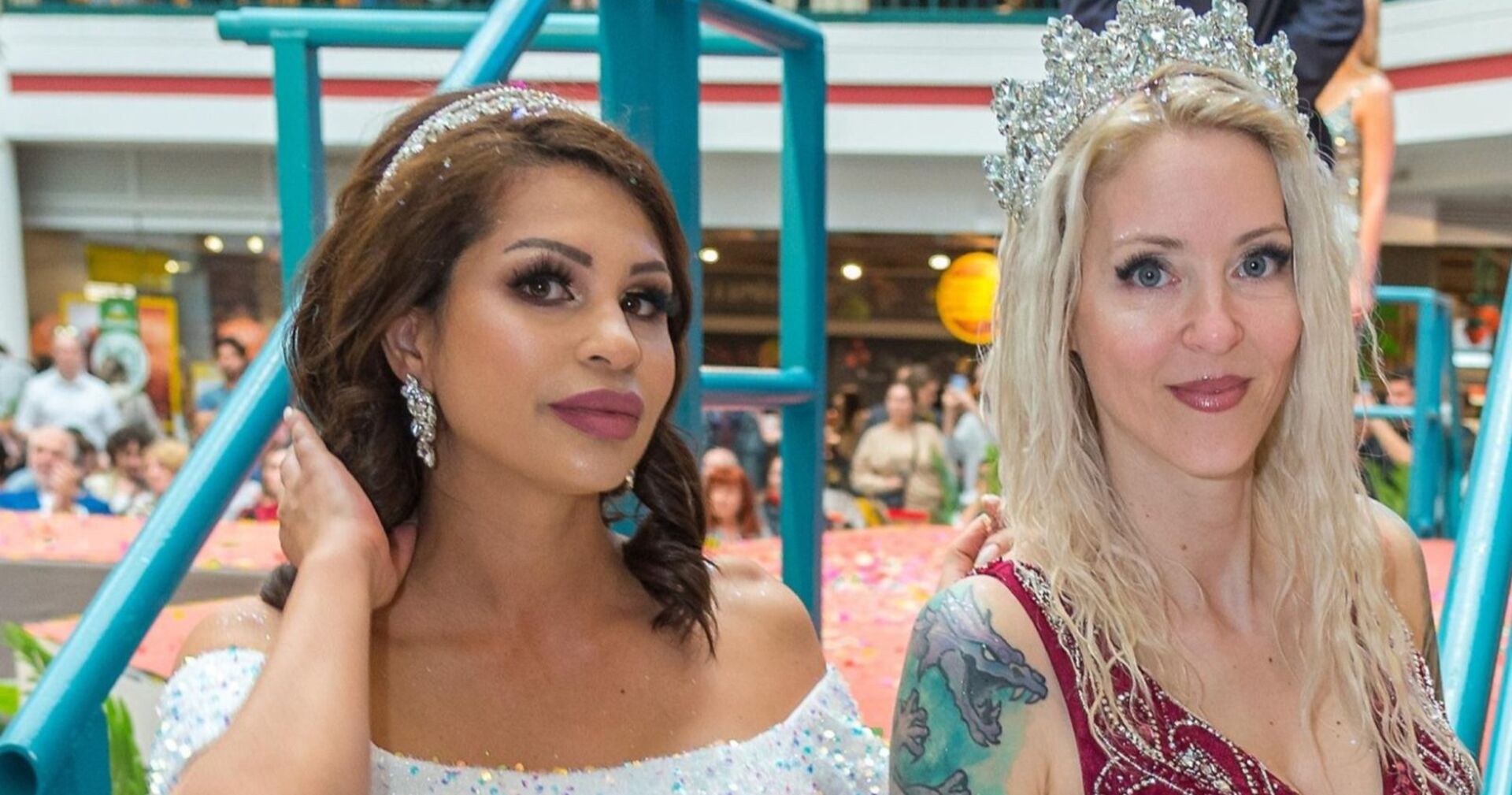 Bambi und Simone Lugner posieren