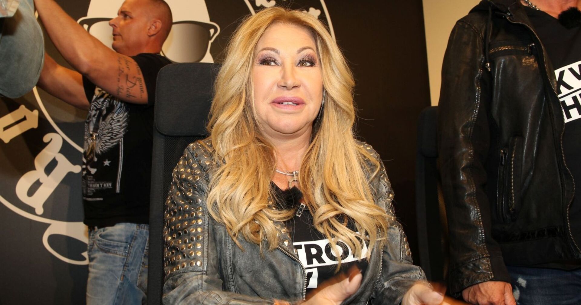 Carmen Geiss sieht überrascht aus.