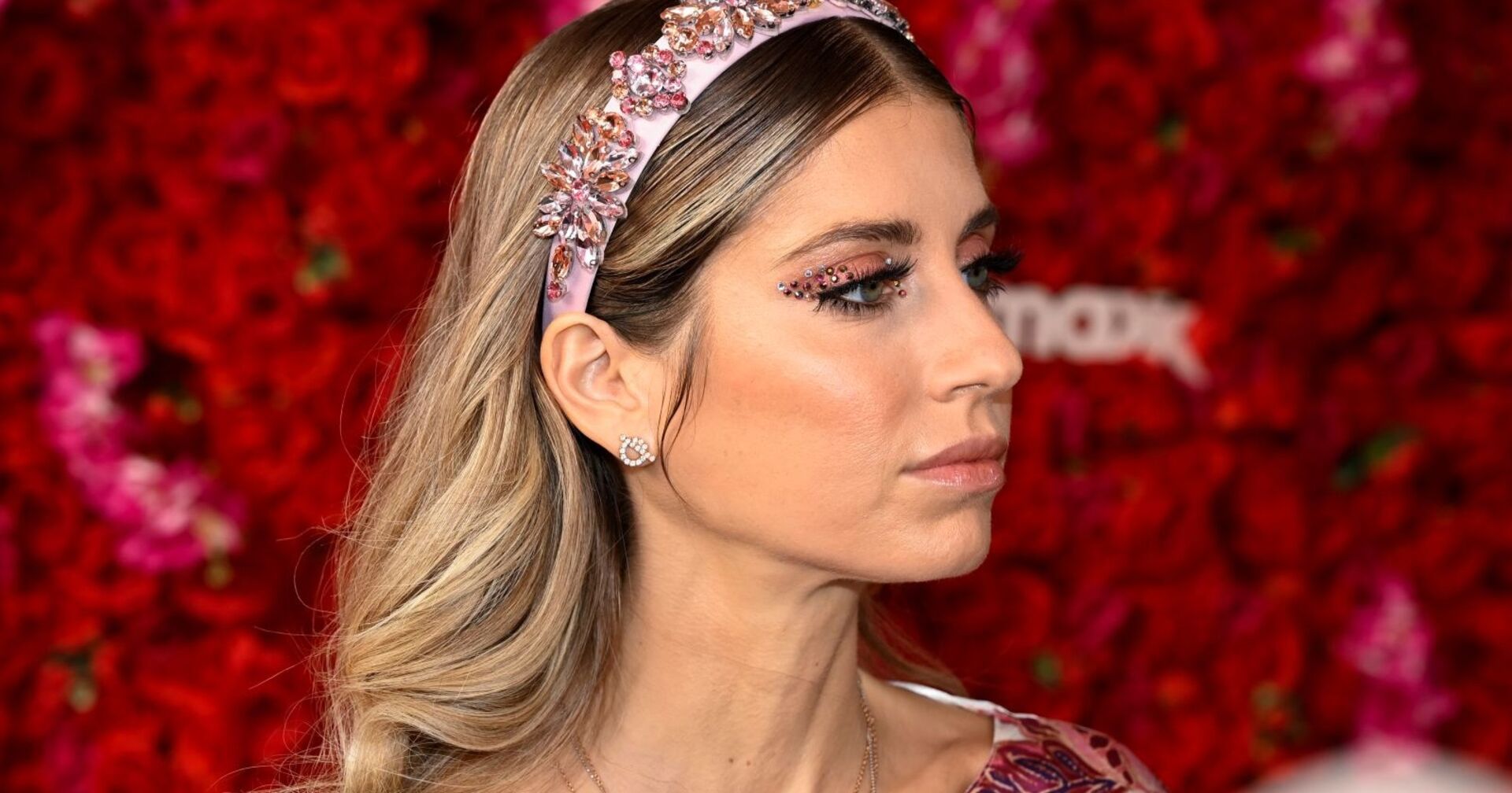 Cathy Hummels mit einem Haarreif.