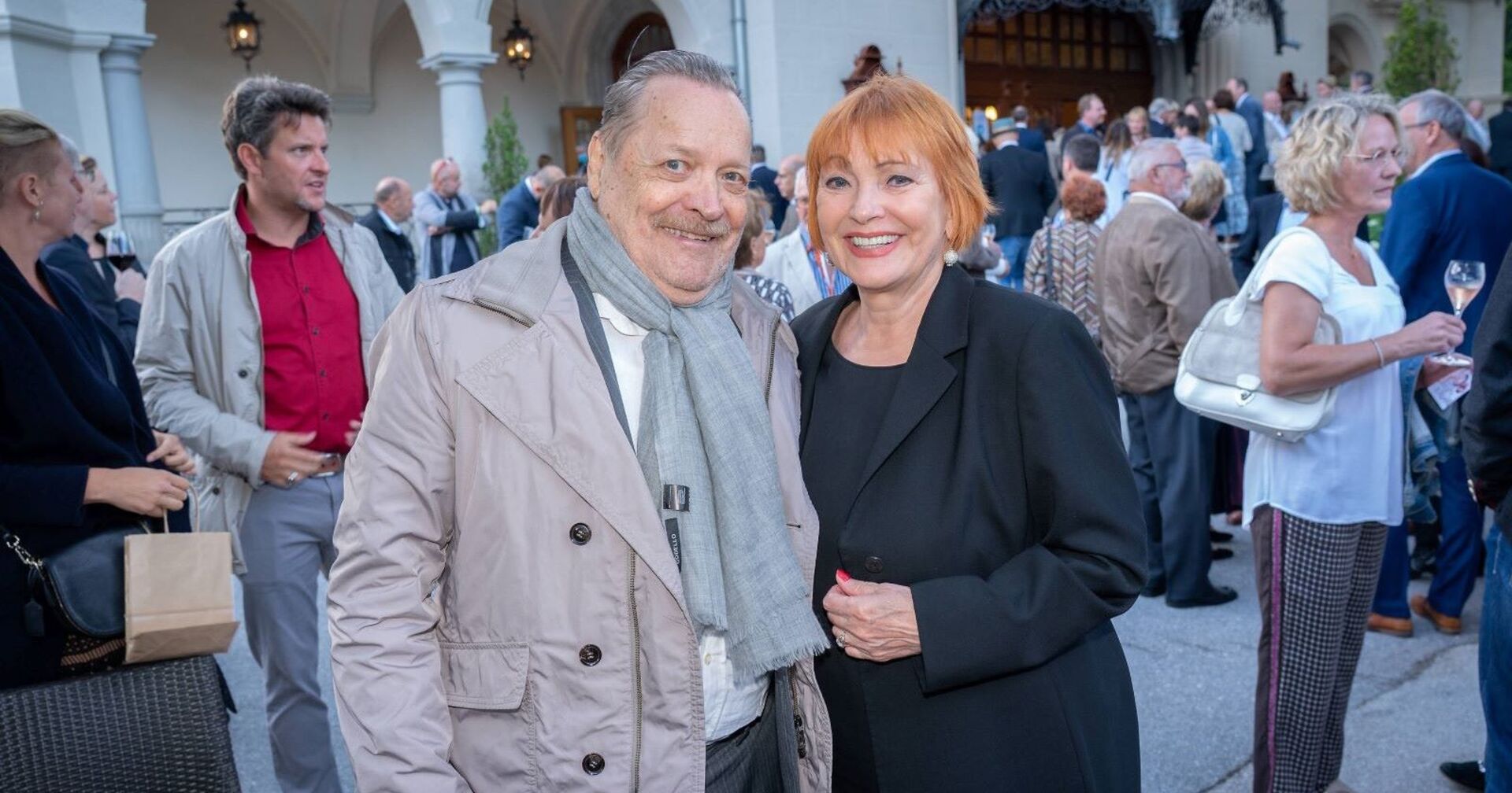 Fritz von Friedl und Chris Lohner bei einer Veranstaltung.