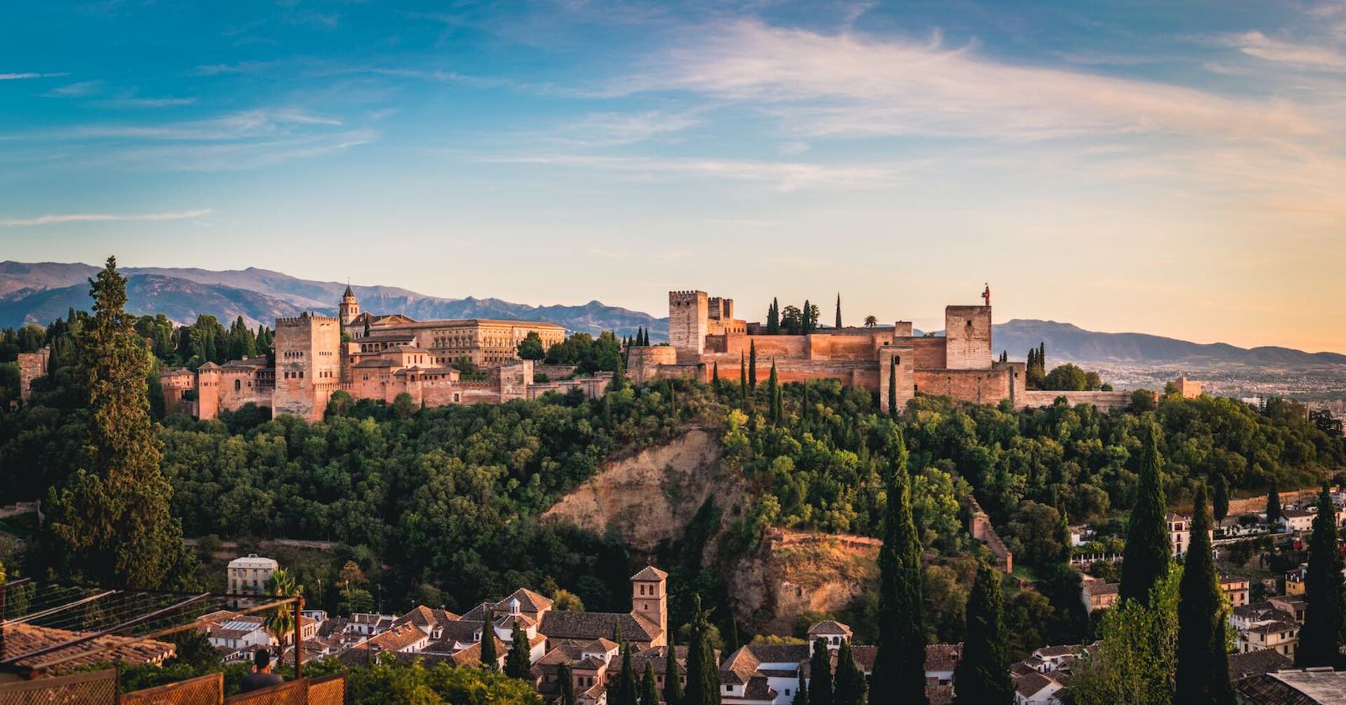 Blick auf Alhambra bei Sonnenuntergang.