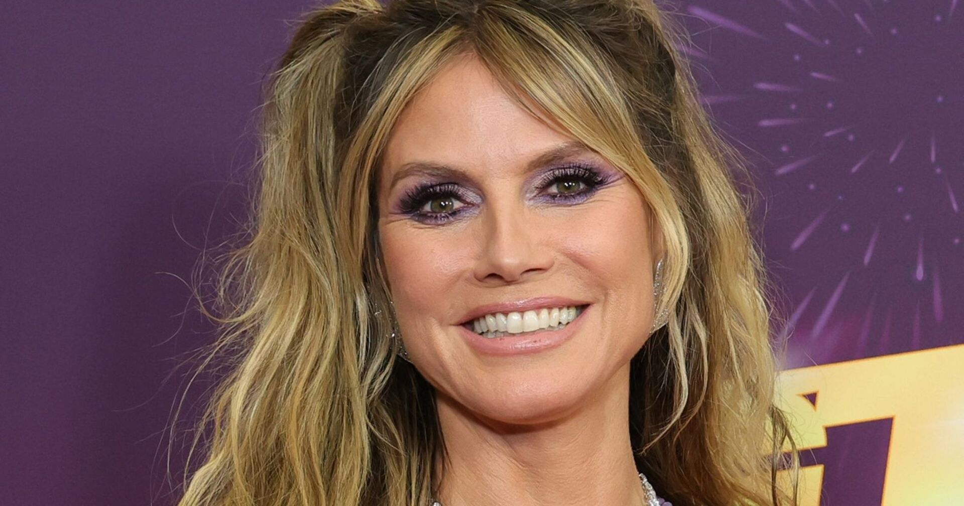 Heidi Klum lächelt