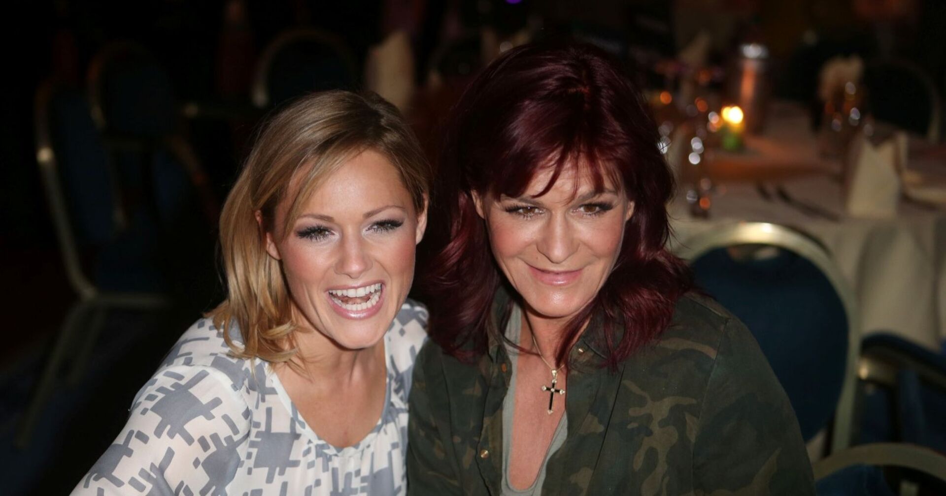 Helene Fischer und Andrea Berg lächeln in die Kamera