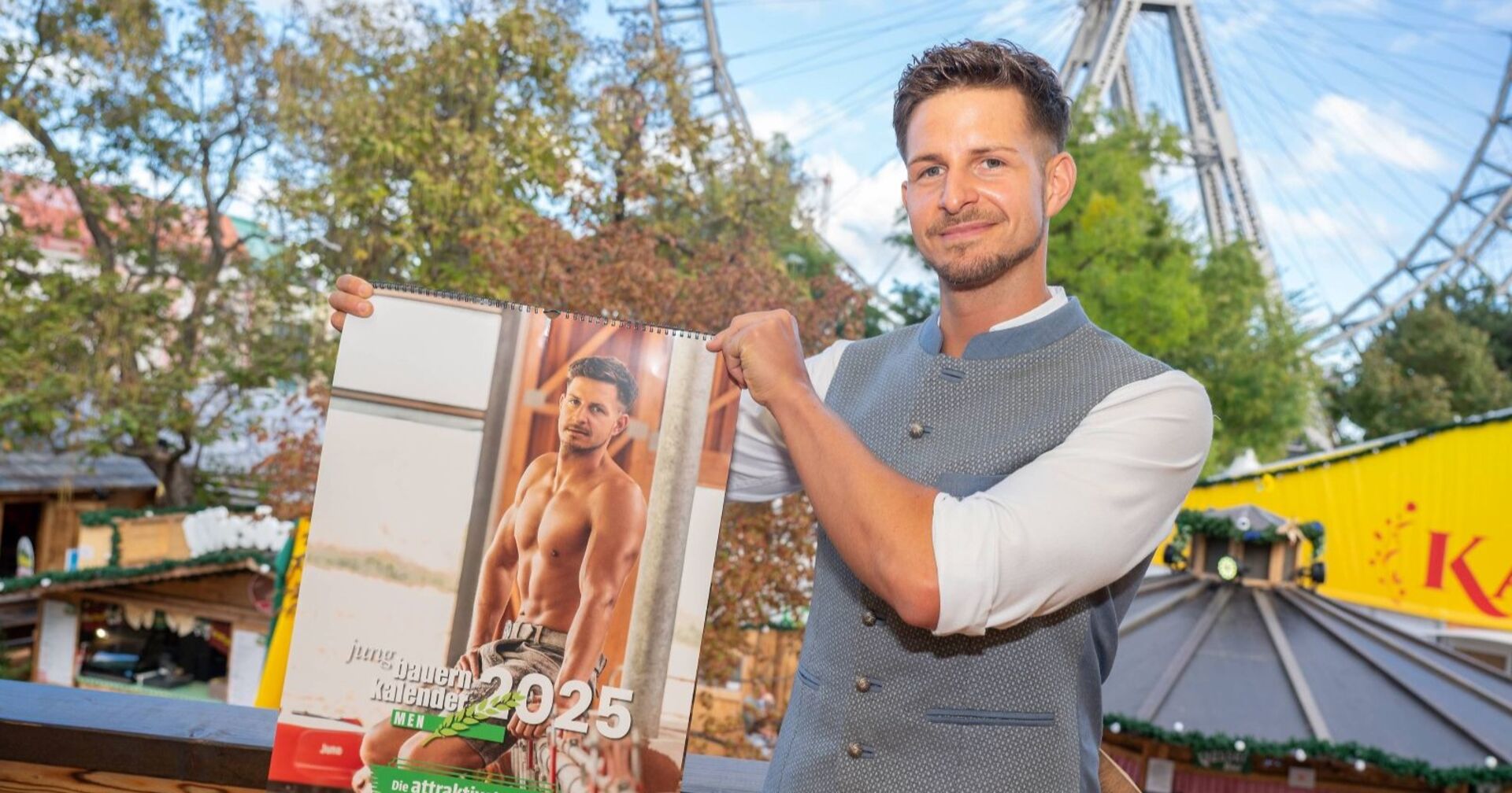 &quot;Bauer such Frau&quot;- Kandidat Stefan zeigt den Kalender.