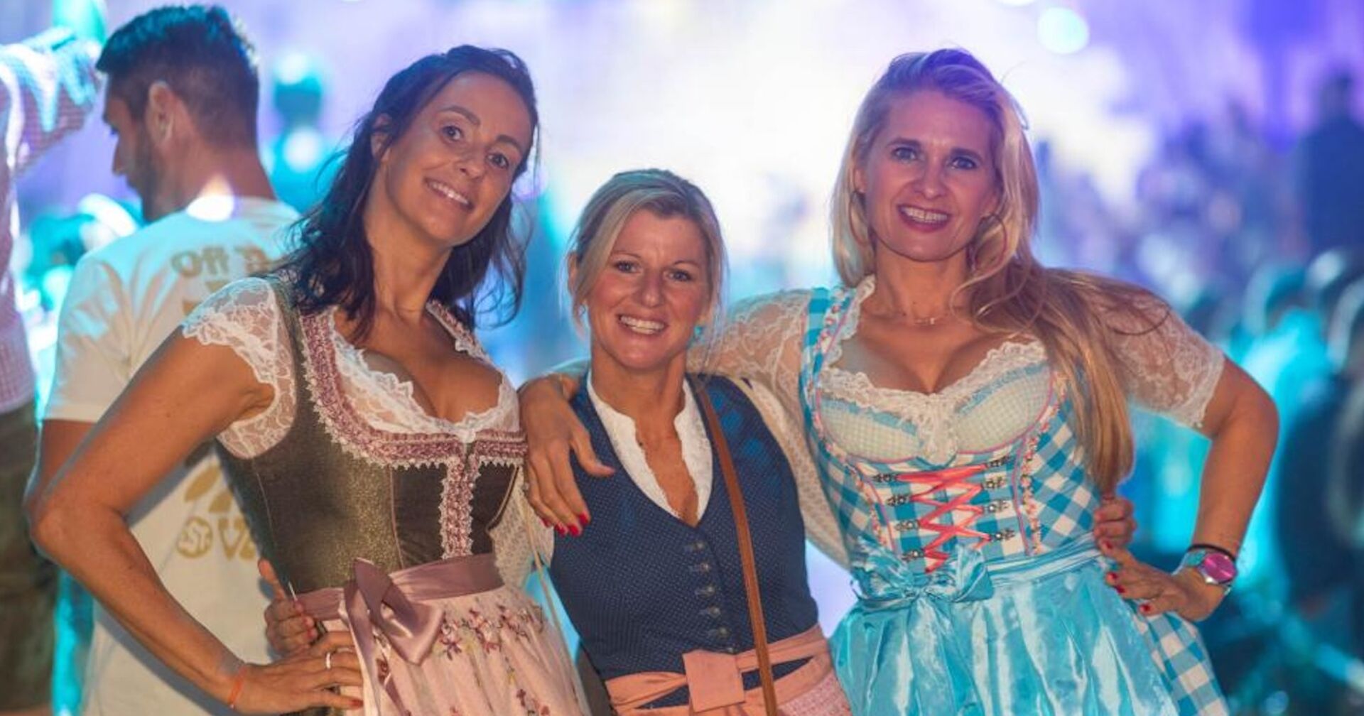 drei Frauen im Dirndl