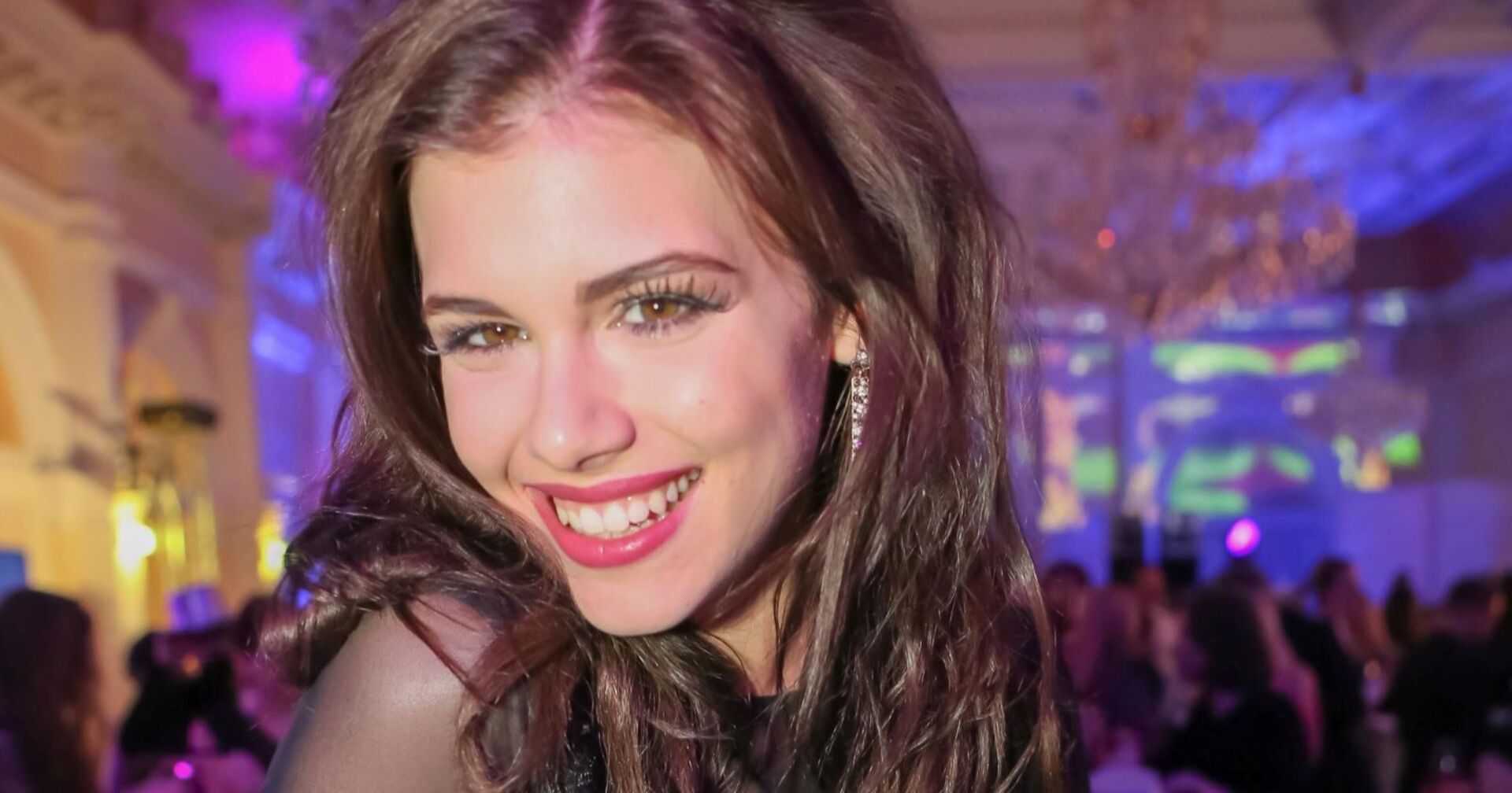 Ex-Miss Katharina Nahlik lächelt ind die Kamera.