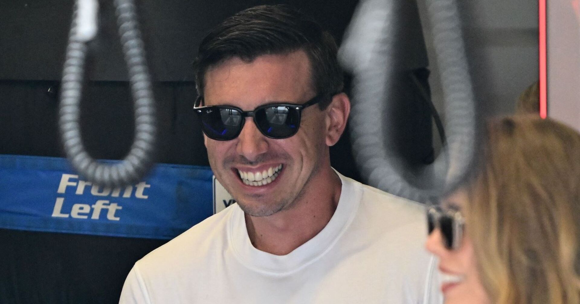 Mark Matschitz grinsend mit Freundin Victoria Swarovski.